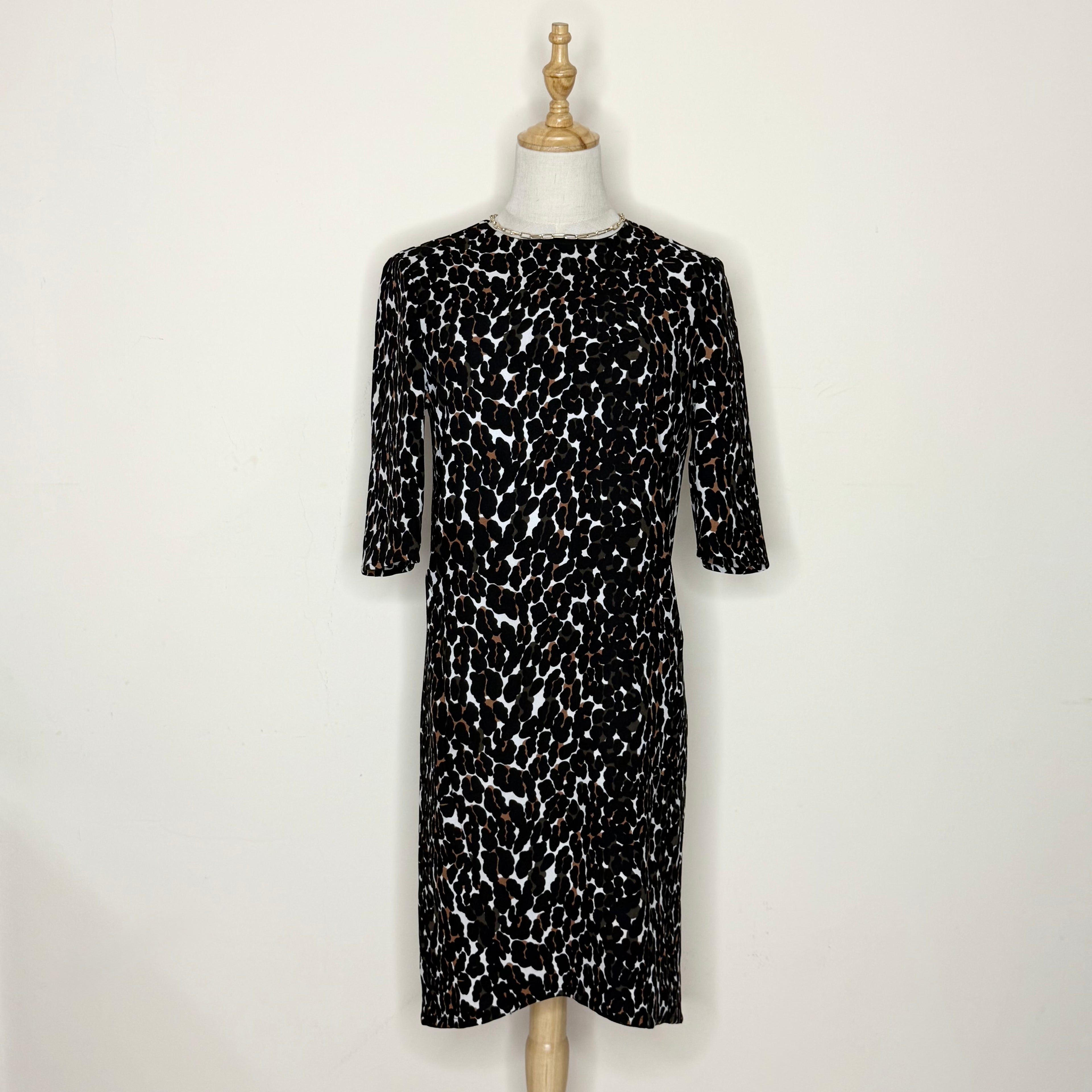 Black and white patterned dress on a mannequin against a plain background