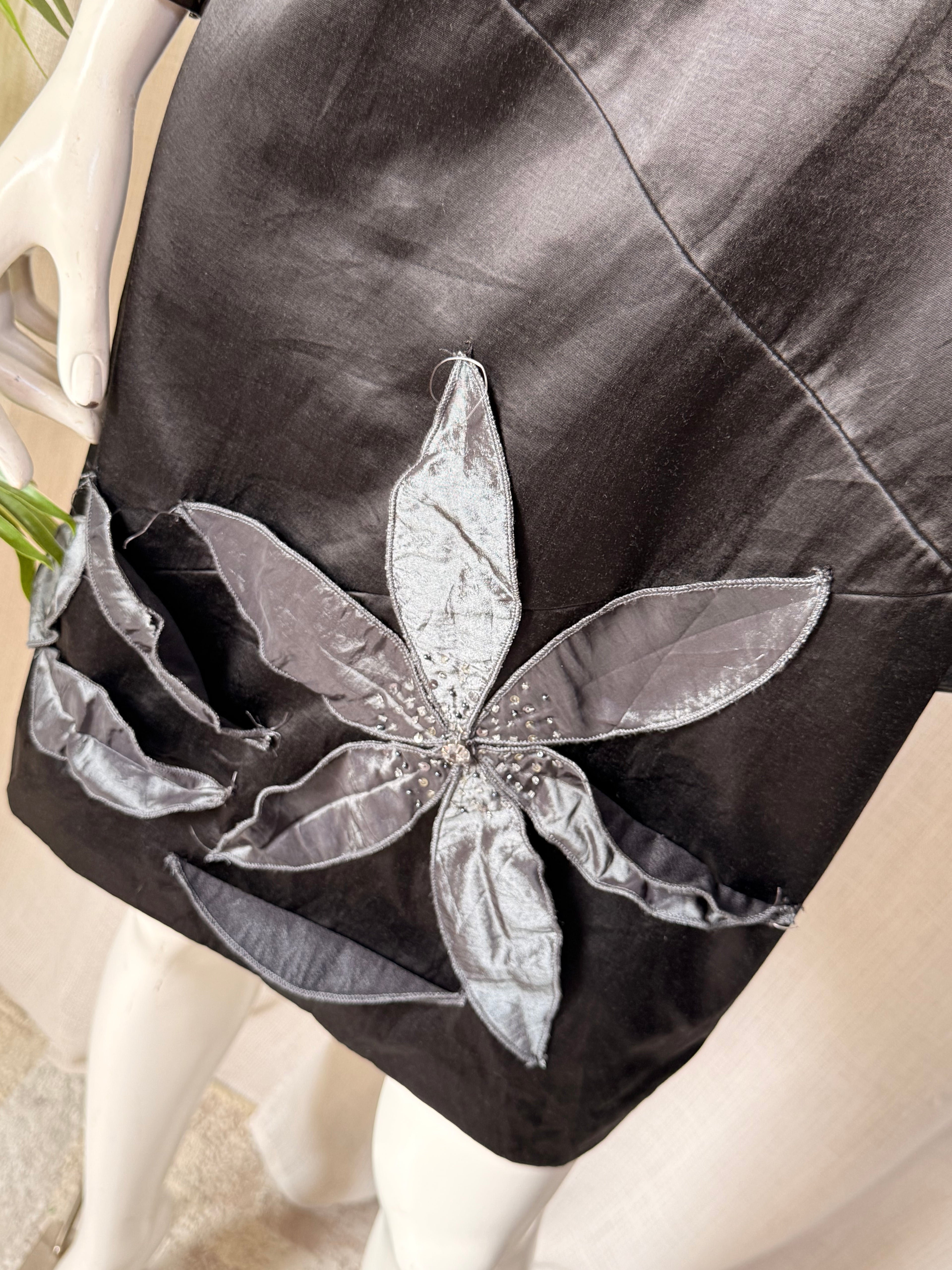 Vele Black Satin Floral Appliqué Cocktail Dress – Size 44 | Elegant Evening Party Dress