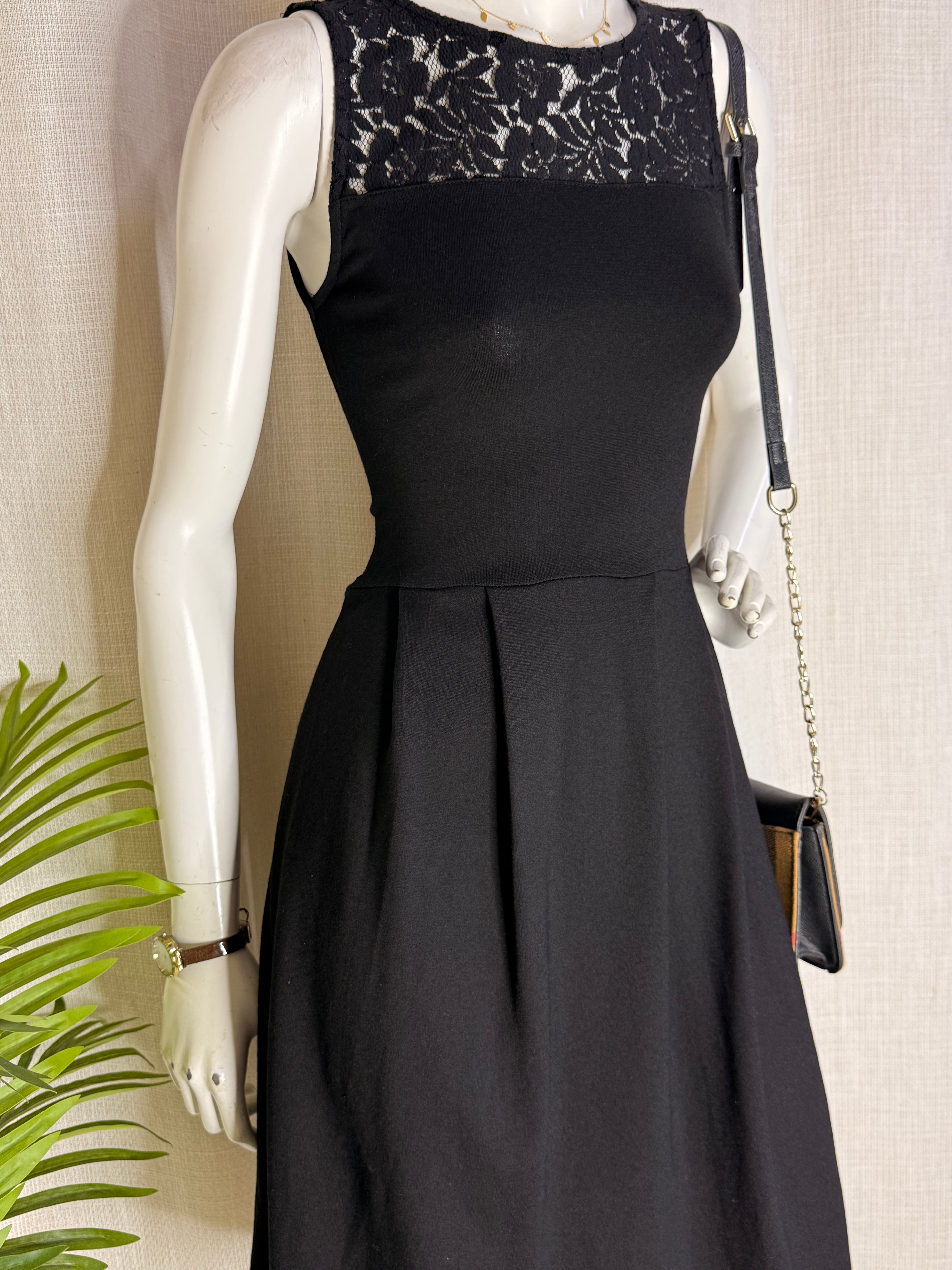 SFERA CASUAL Lace Yoke Pleated A-Line Dress - Classic Black (Size S)