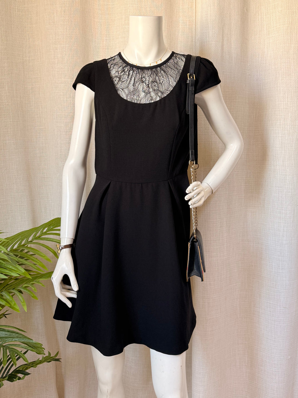 Fórmula Joven Black Lace Illusion Skater Dress Size 40 | Fit and Flare Cocktail Dress