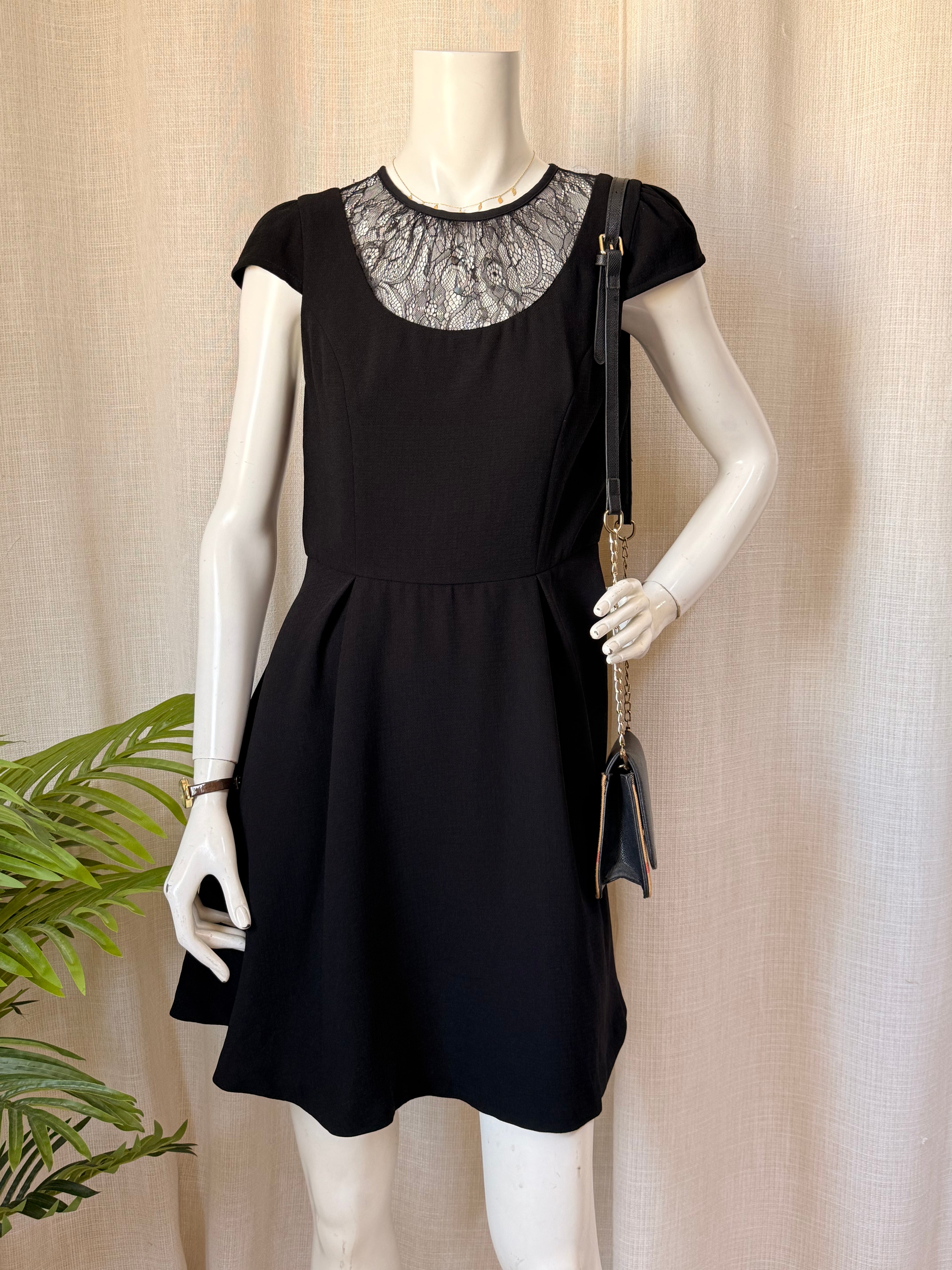 Fórmula Joven Black Lace Illusion Skater Dress Size 40 | Fit and Flare Cocktail Dress