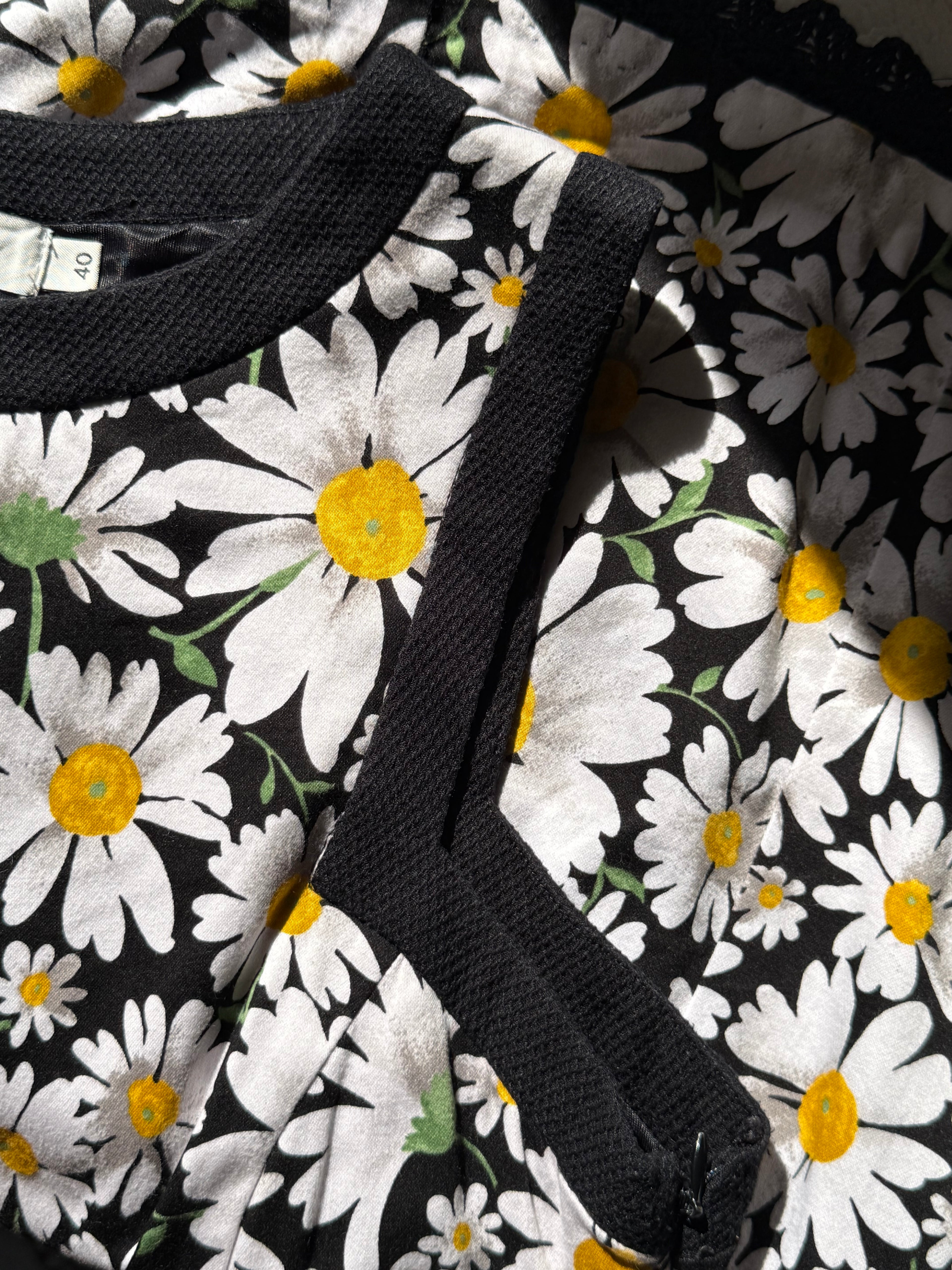 Preloved FORMULA JOVEN Daisy Print Sleeveless Dress - EU 40 | Cute UAE Summer Casual (30 AED)