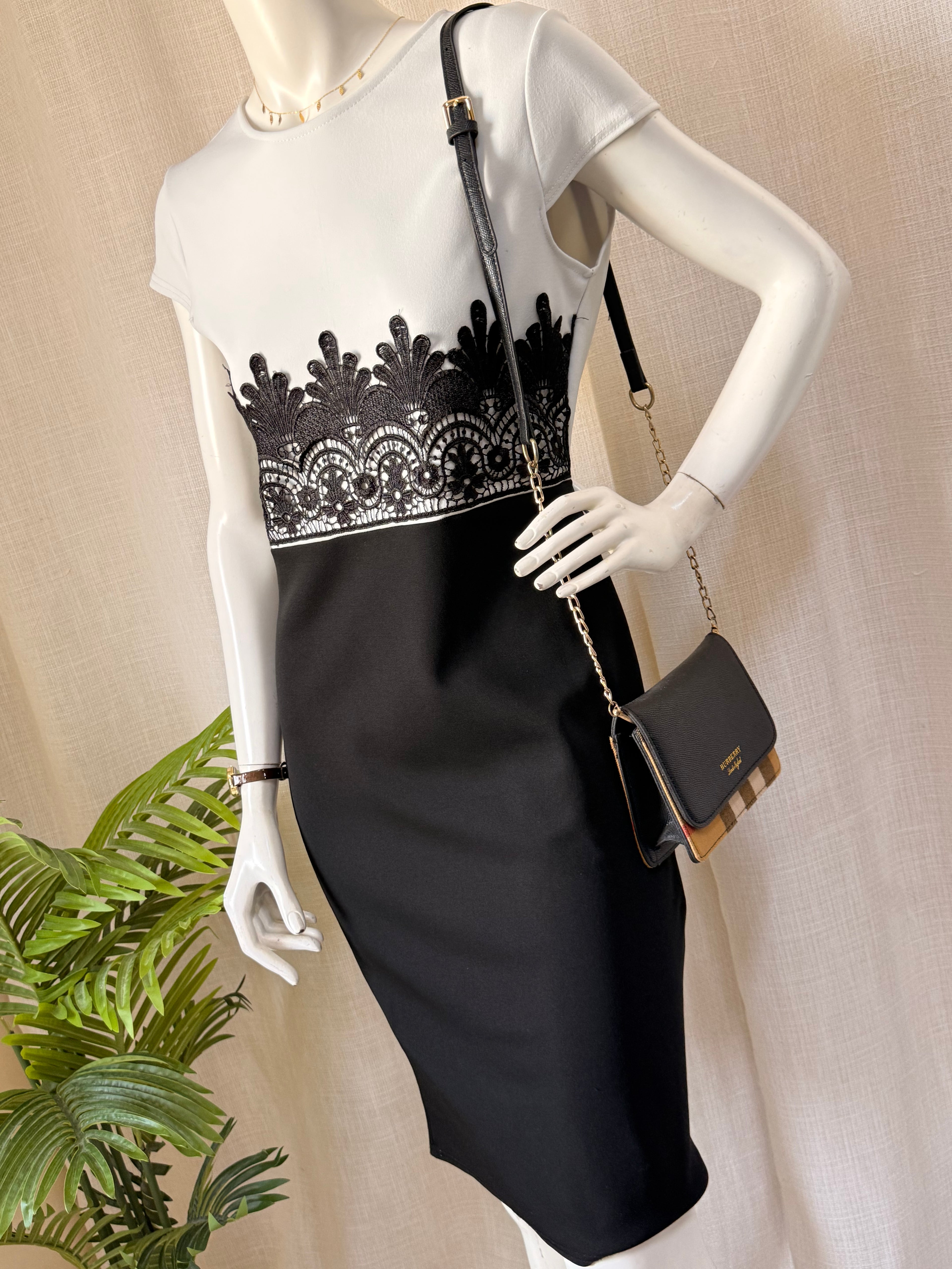 Want That Dress Monochrome Lace Waist Midi Dress – Size L