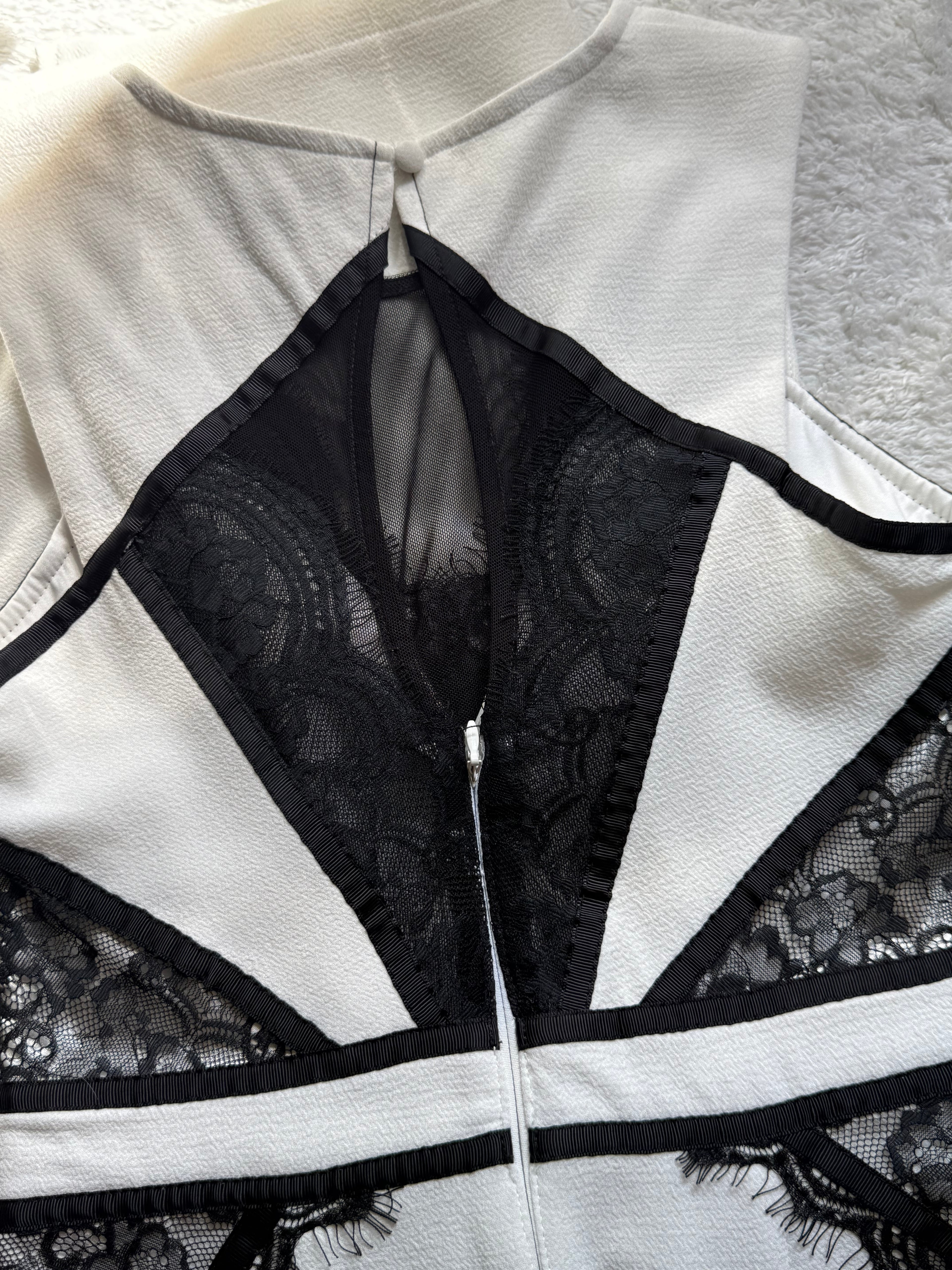 💖 Glamour for Less: LIPSY LONDON Lace Sheath Dress