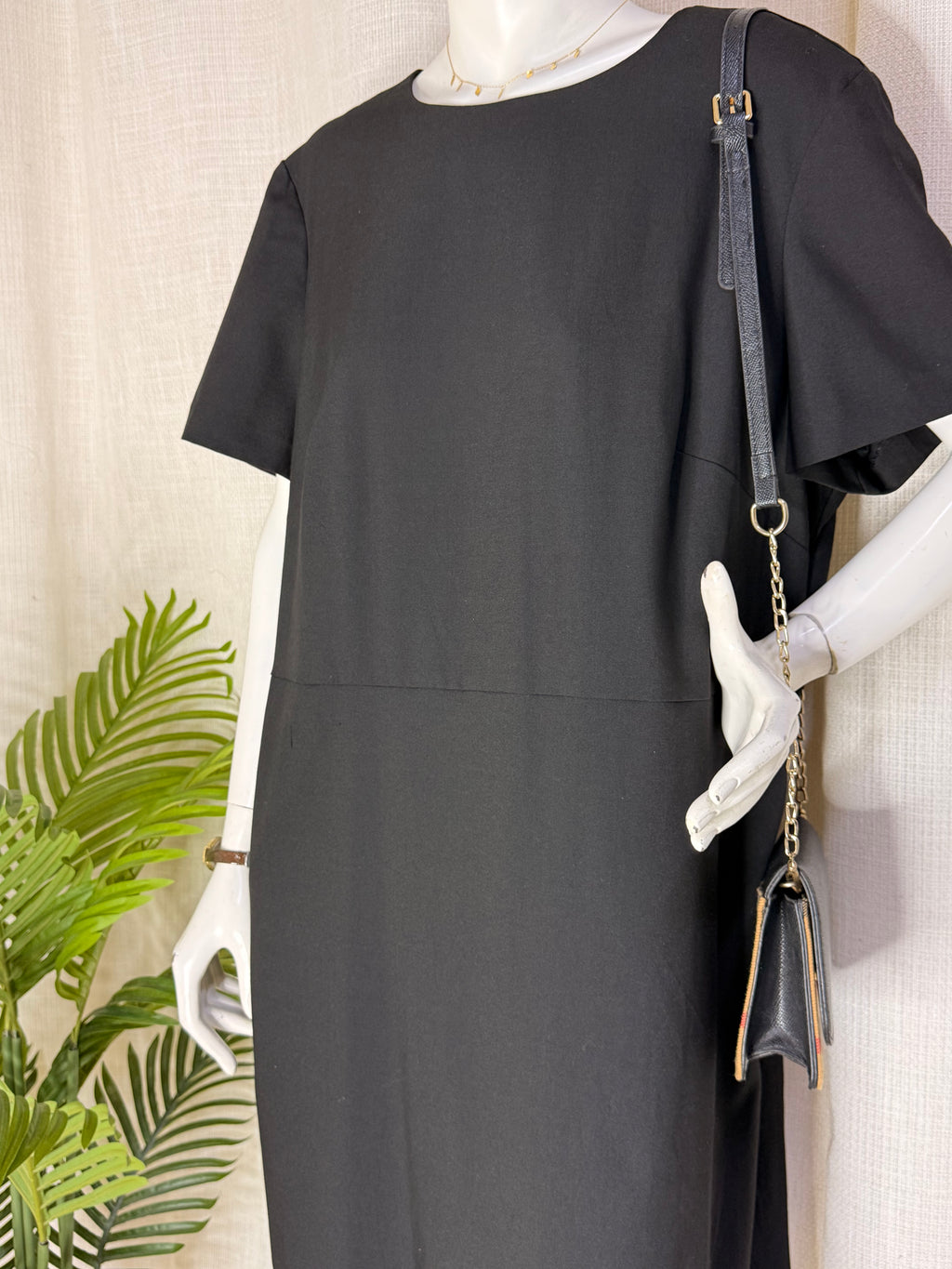 NEXT TAILORING Classic Short-Sleeve Shift Dress - Plus Size Curve (Size UK 22)