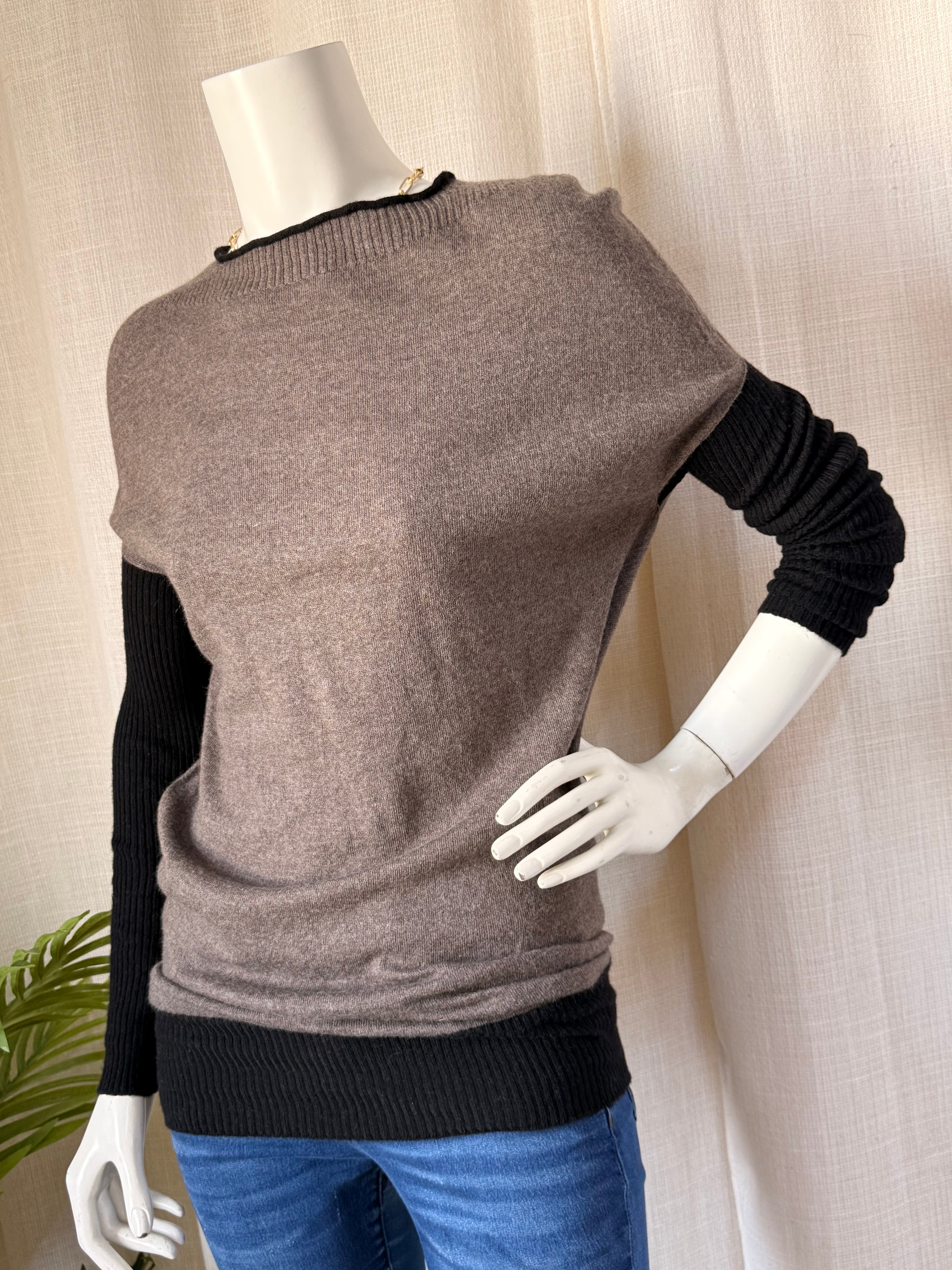 D. EXTERIOR Two-Tone Knit Sweater | Small
