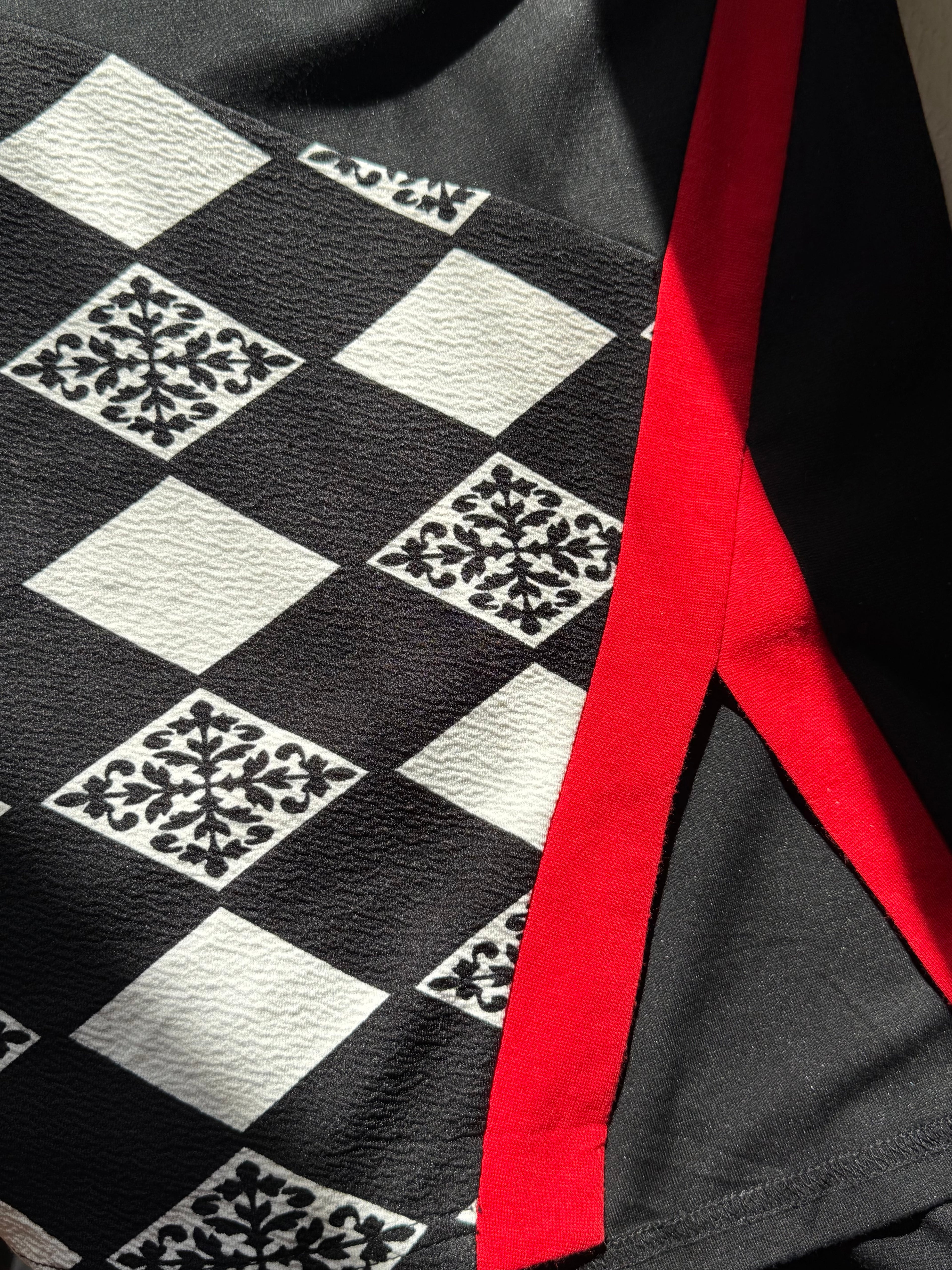 HOME YEE Black & White Abstract Midi Dress (20 AED) - Preloved UK 12