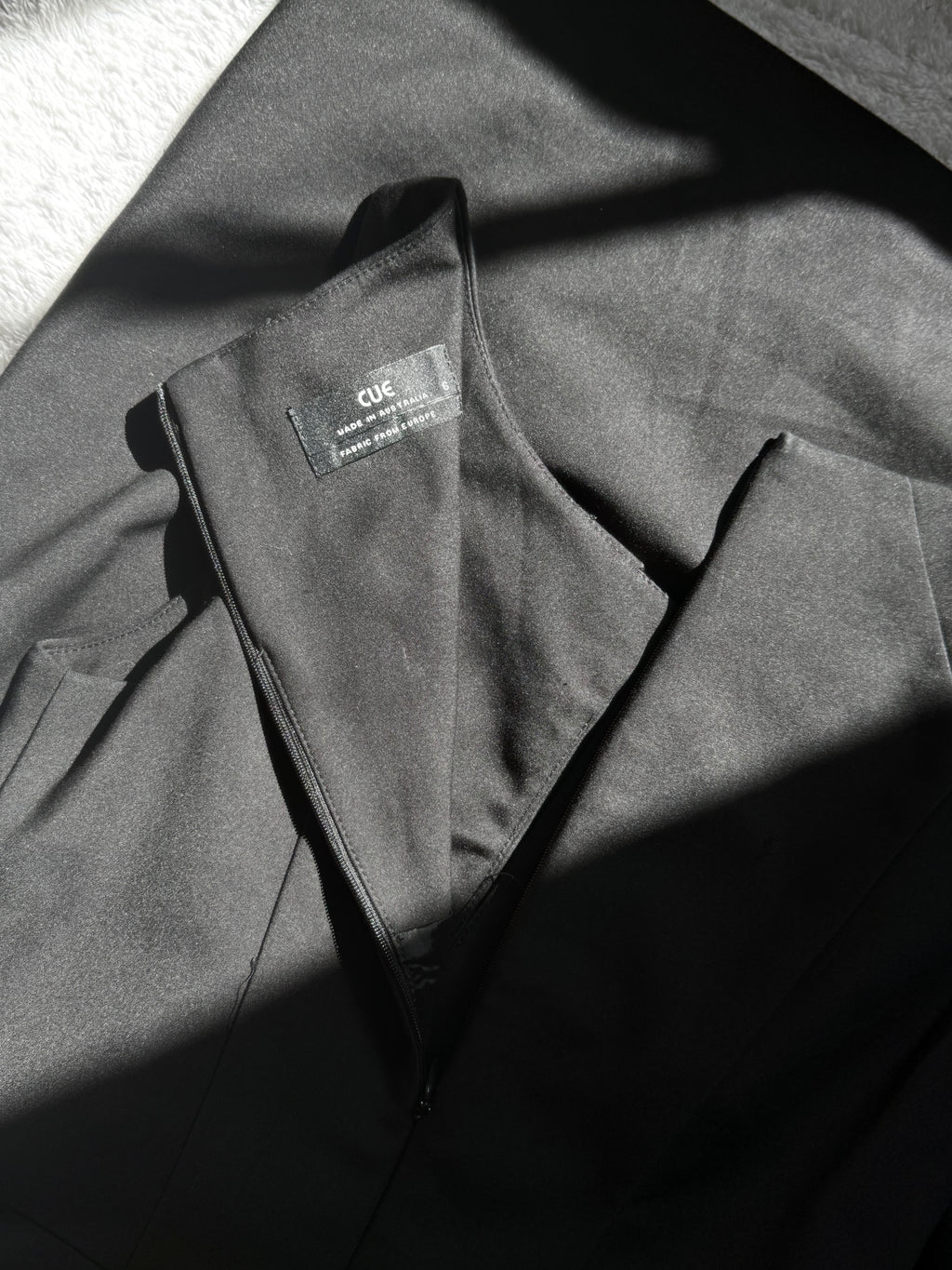 🖤 Sophisticated Style: CUE Australia Preloved Sheath Dress