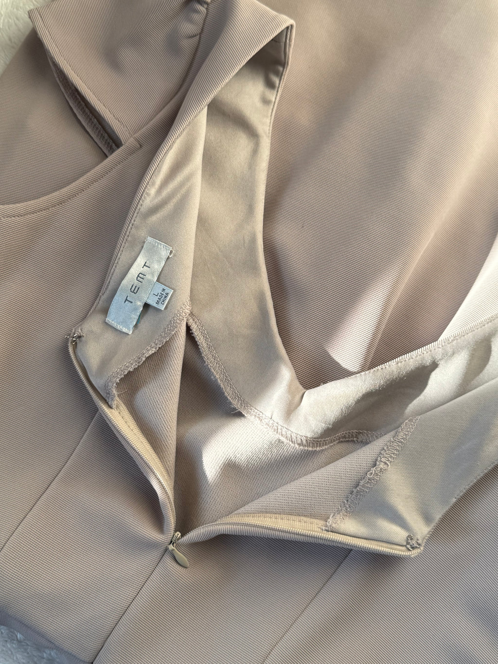 Chic Tempt V-Neck Sheath Dress | LARGE