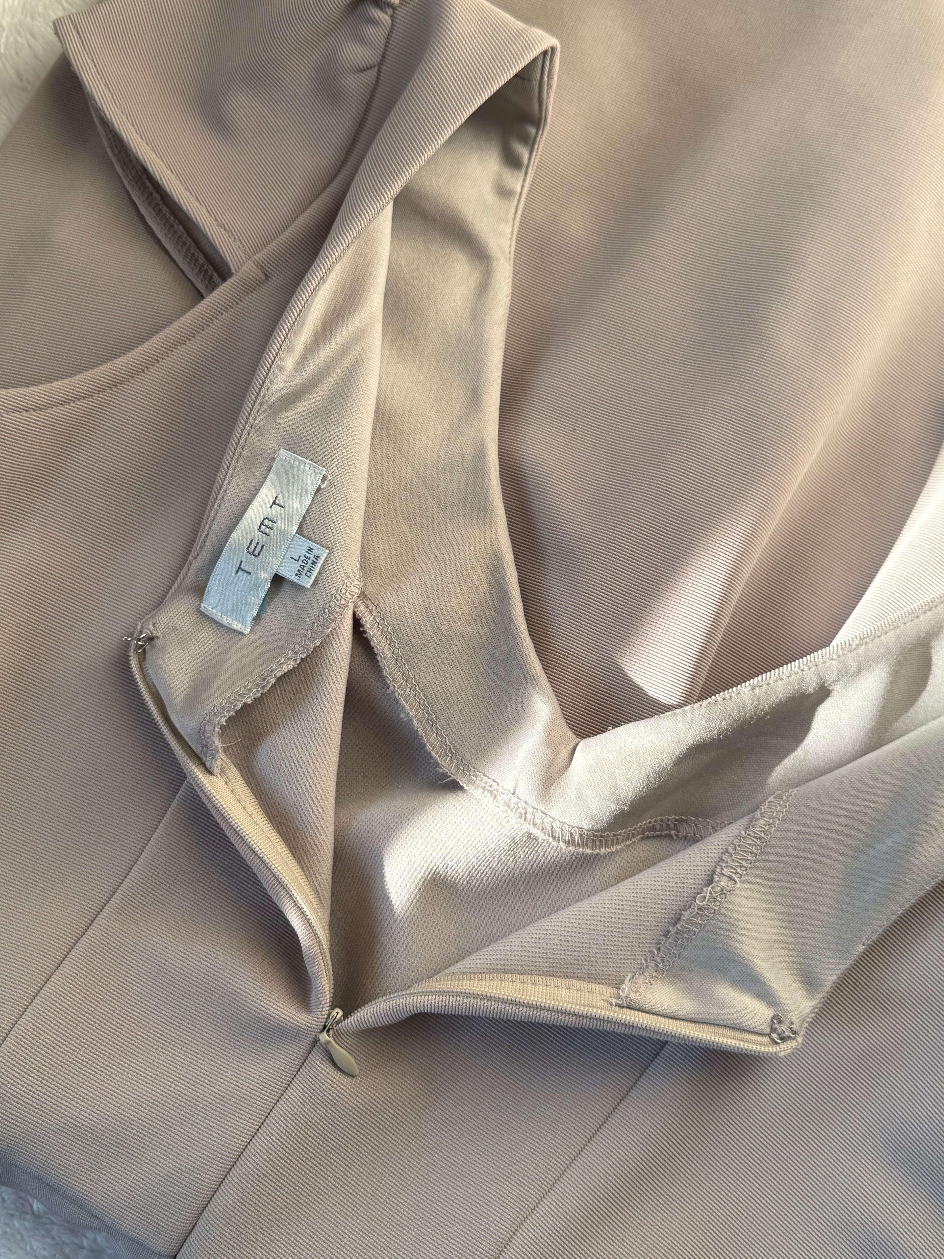 Chic Tempt V-Neck Sheath Dress | LARGE