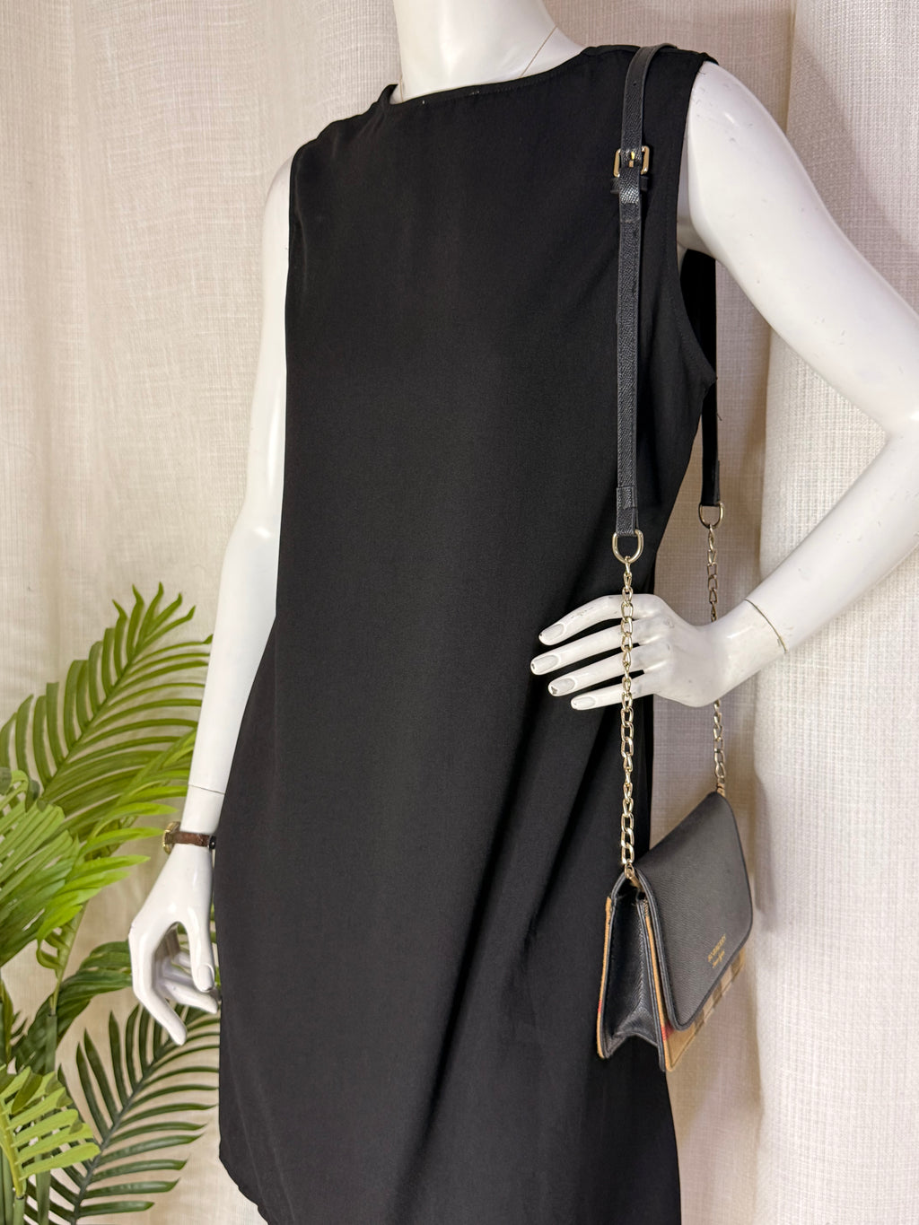 ZALORA BASICS Sleeveless Crepe Shift Dress - Classic Black (Size XL)