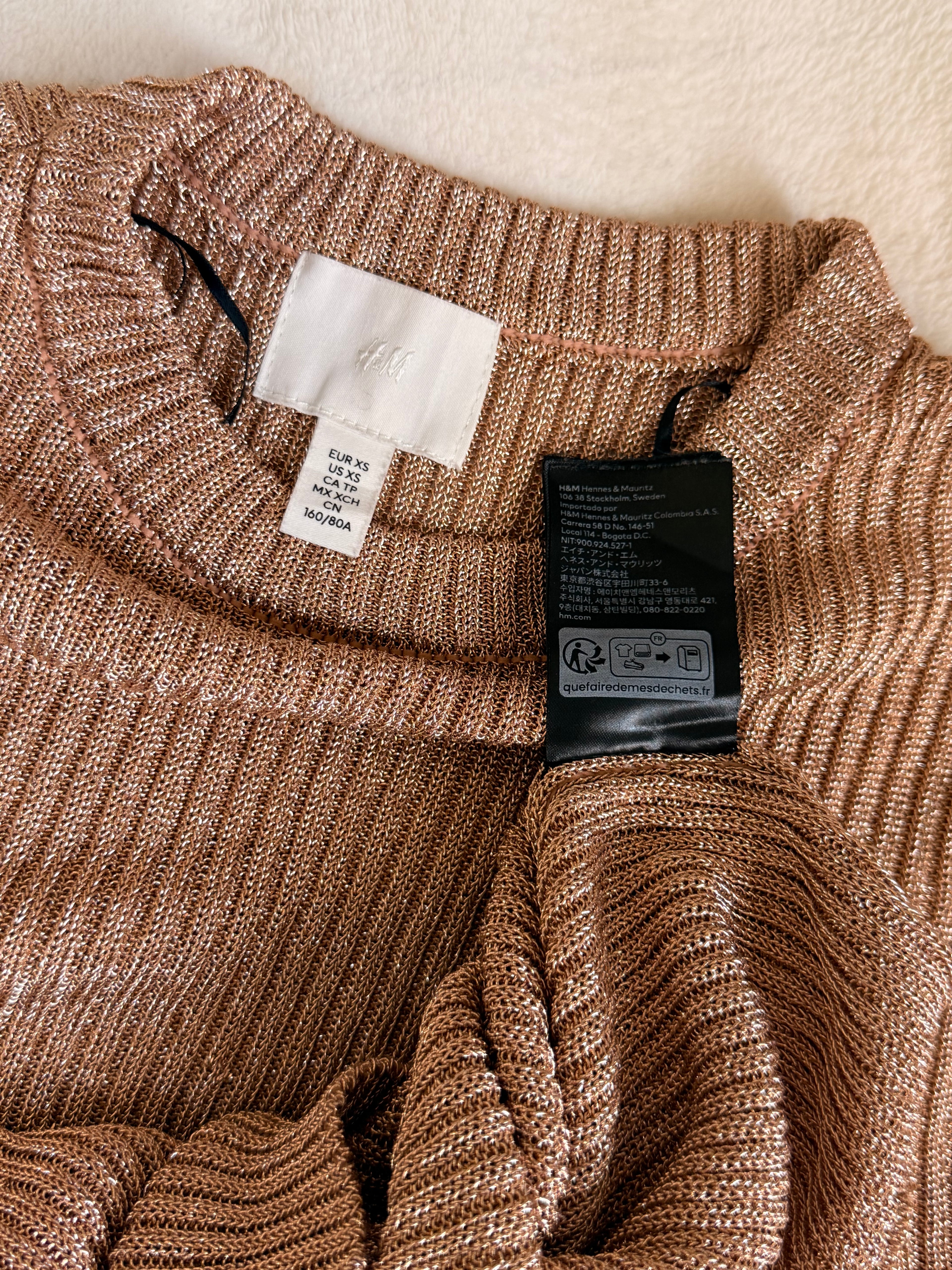 توب H&M محبوك مضلع باللون الذهبي الوردي الميتاليك - مقاس XS