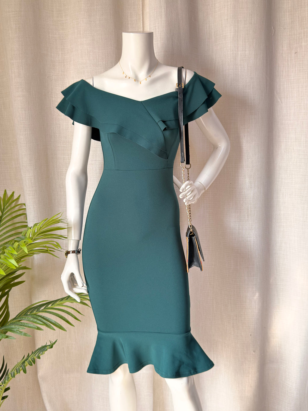 QUIZ Forest Green Off-Shoulder Frill Flute Hem Midi Dress – Size UK 6 / EU 34 | Elegant Cocktail & Party Dress