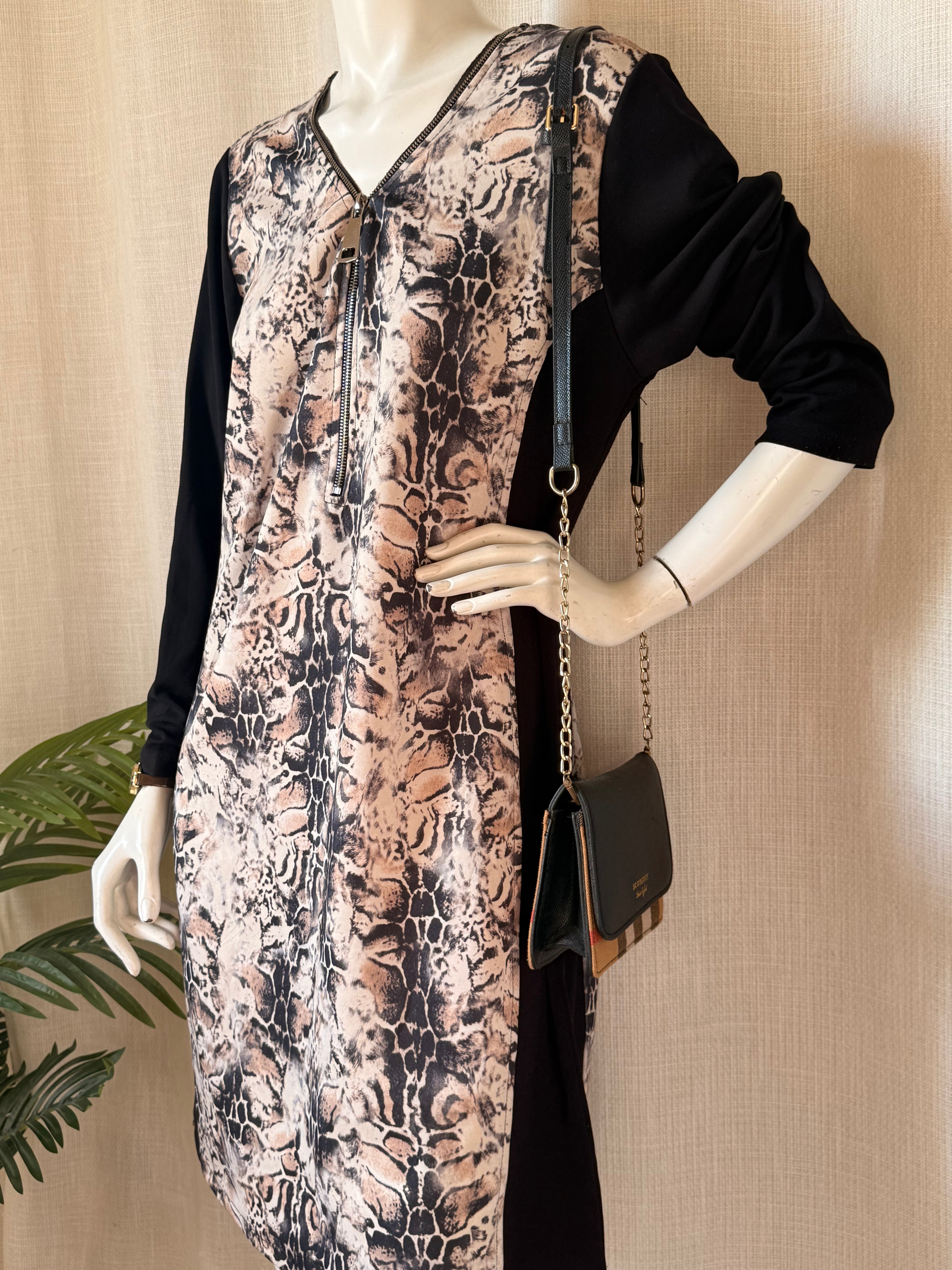 AdeT Animal Print V-Neck Dress with Front Zipper (Size XL) – Black & Beige Knee-Length Dress