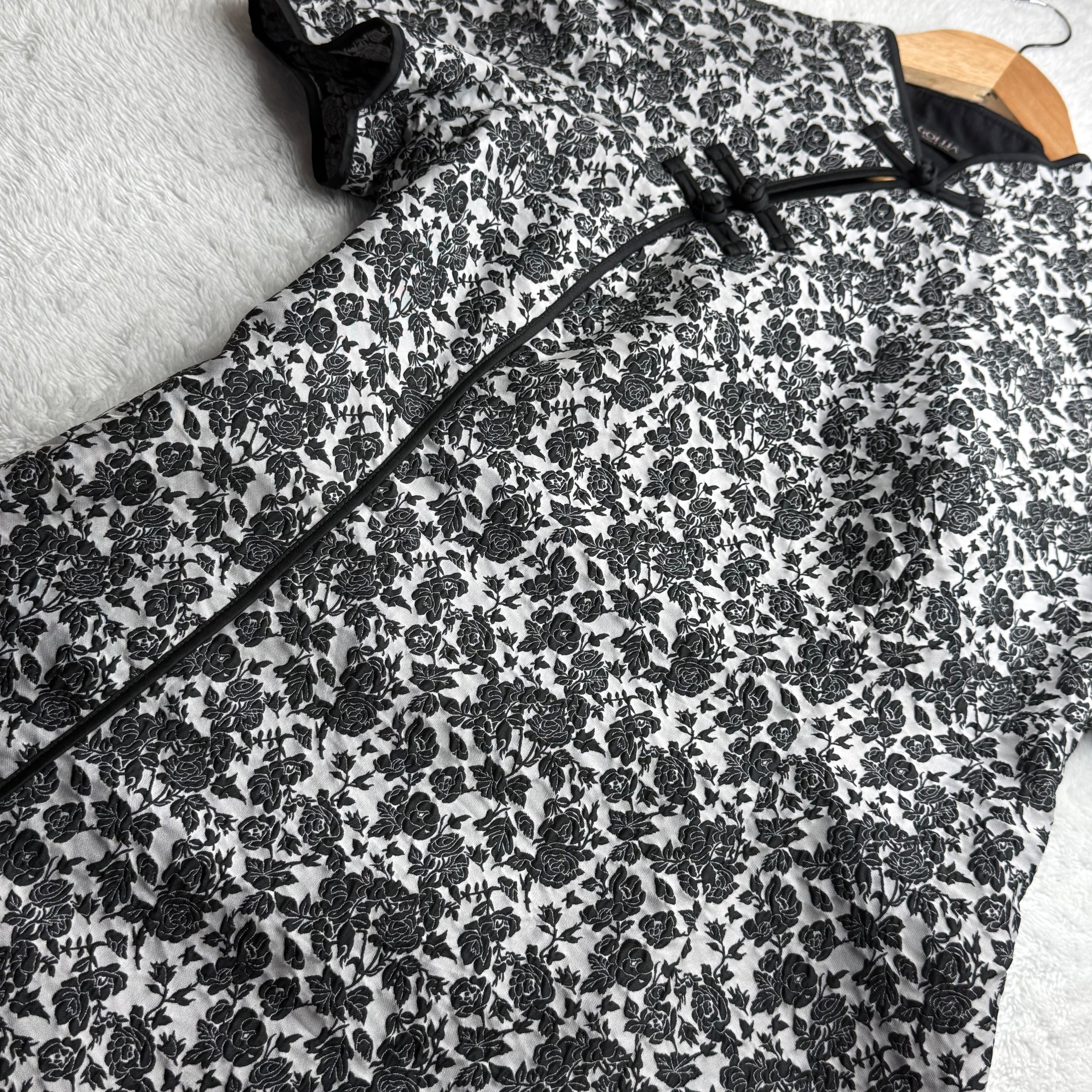 Goelia Black and White Floral Dress (Like New)