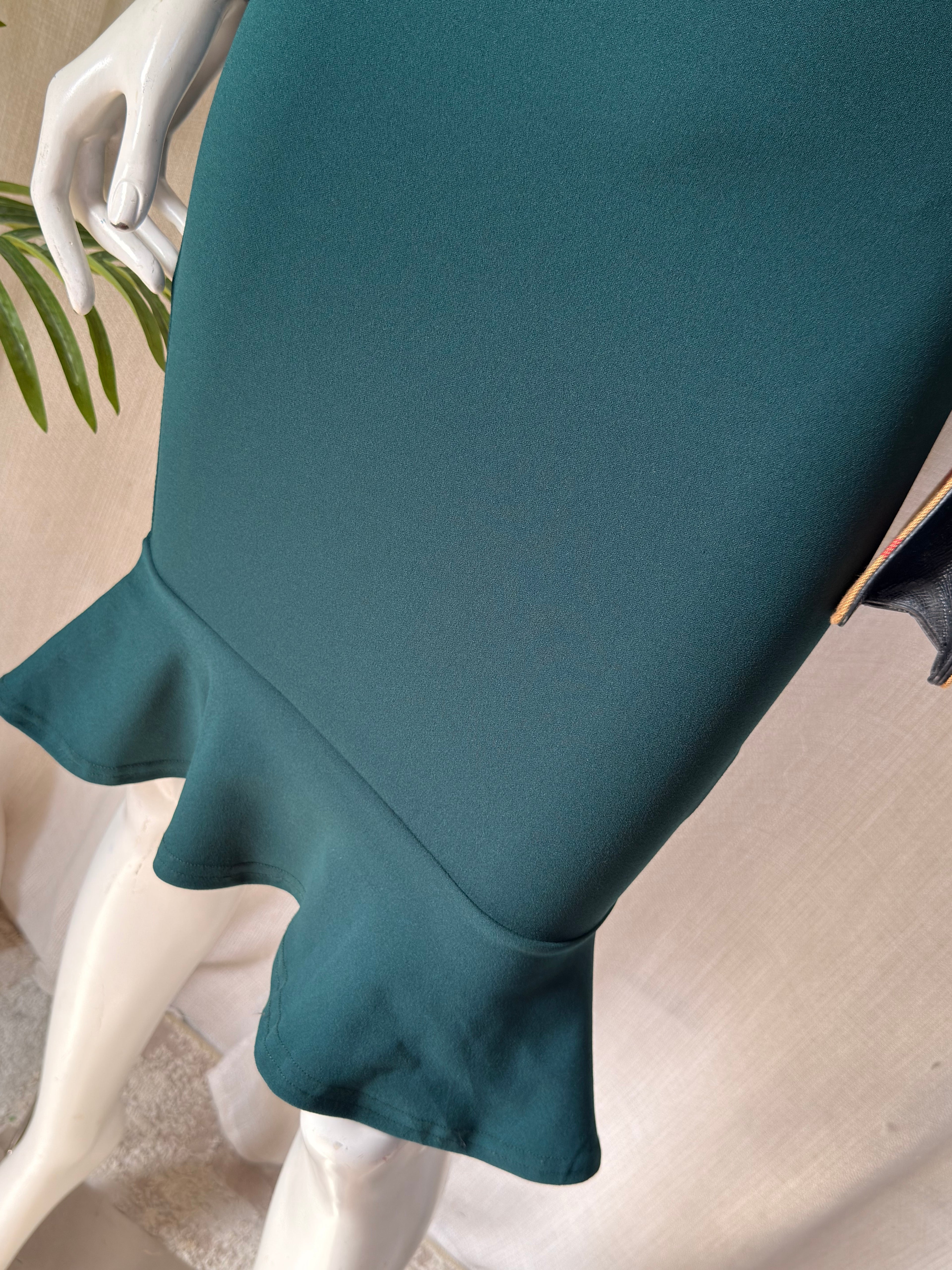 QUIZ Forest Green Off-Shoulder Frill Flute Hem Midi Dress – Size UK 6 / EU 34 | Elegant Cocktail & Party Dress
