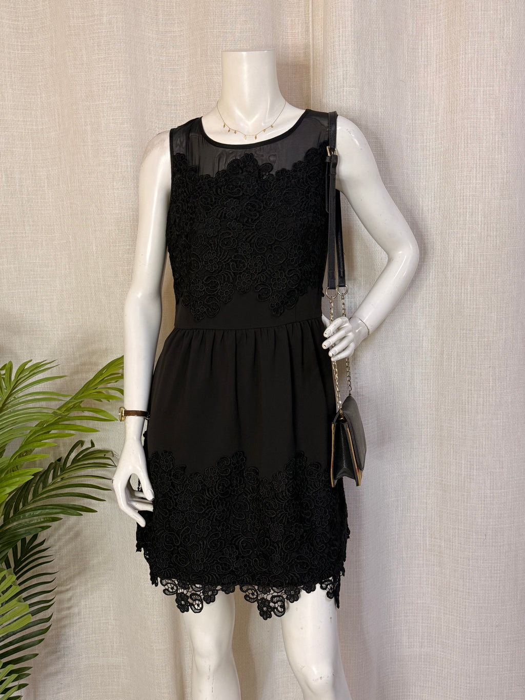 Lace Accent Sleeveless Party Dress - Classic Black (Size S)