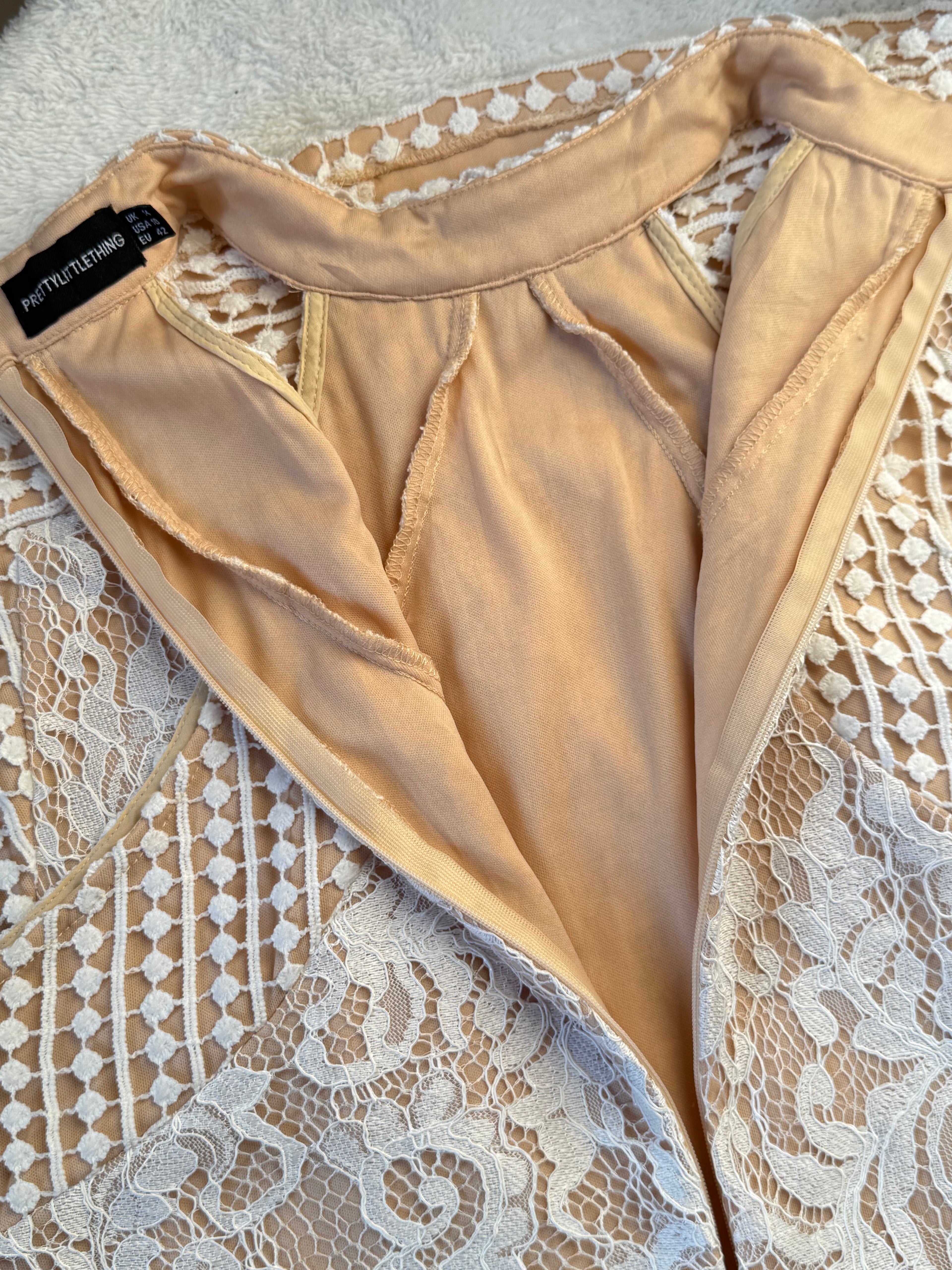 PrettyLittleThing Cream Lace Halterneck Bodycon Dress | UK 14