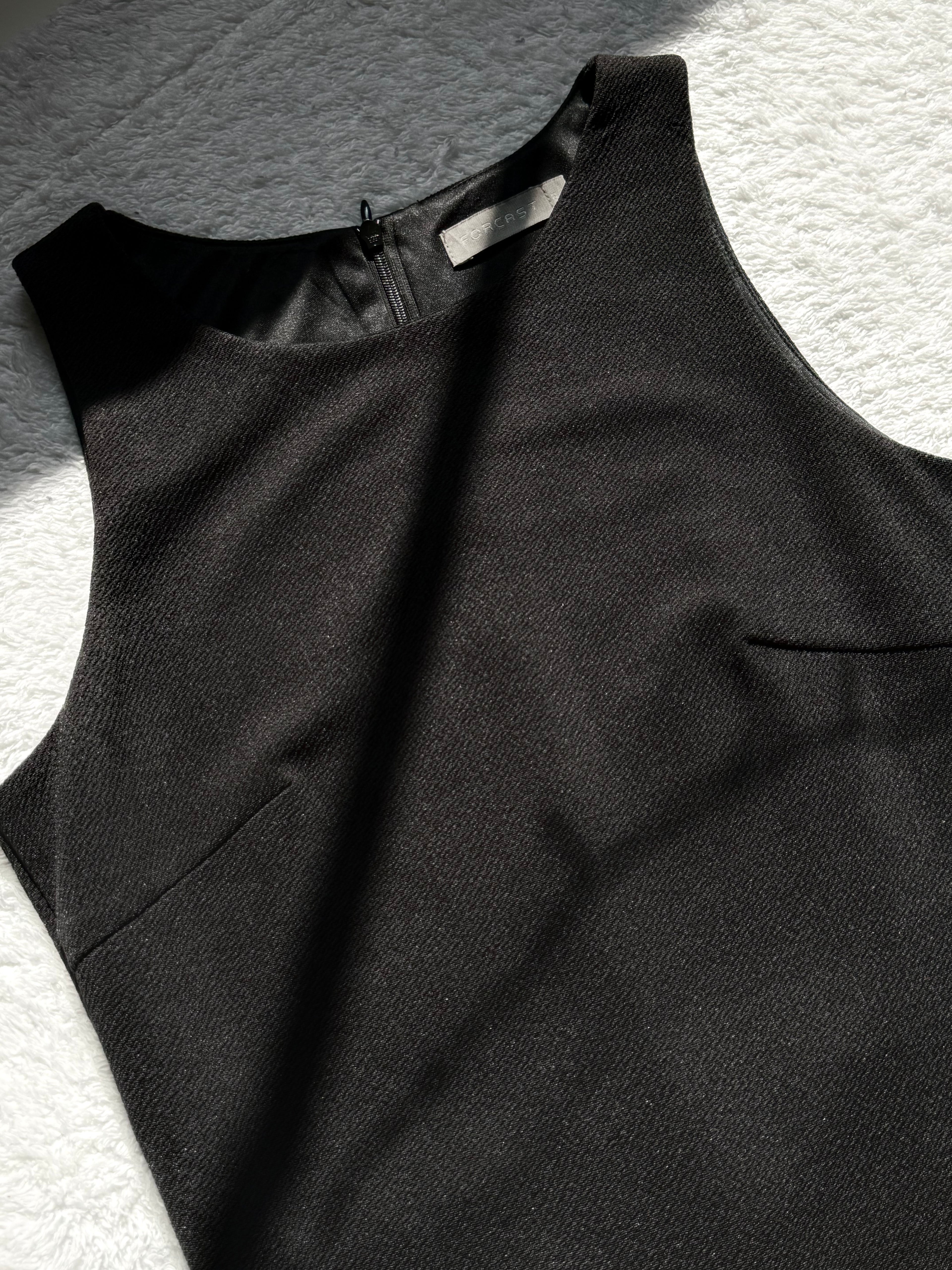 🌟 Polished Professional: FORECAST Preloved Black Dress