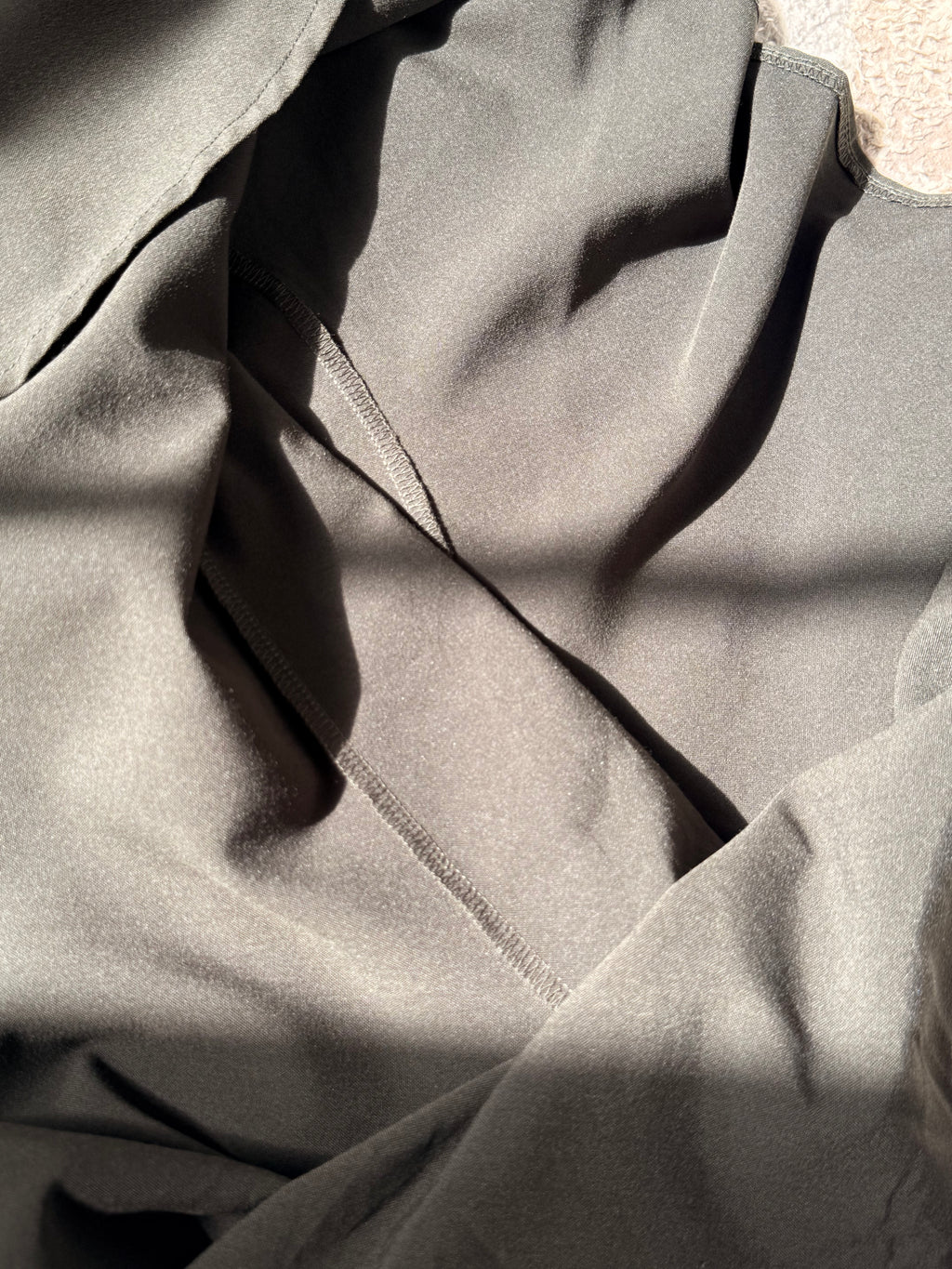 BeBe Exclusive | Two-Tone Ruffle Sleeve Midi Dress in Black & Olive — Size M