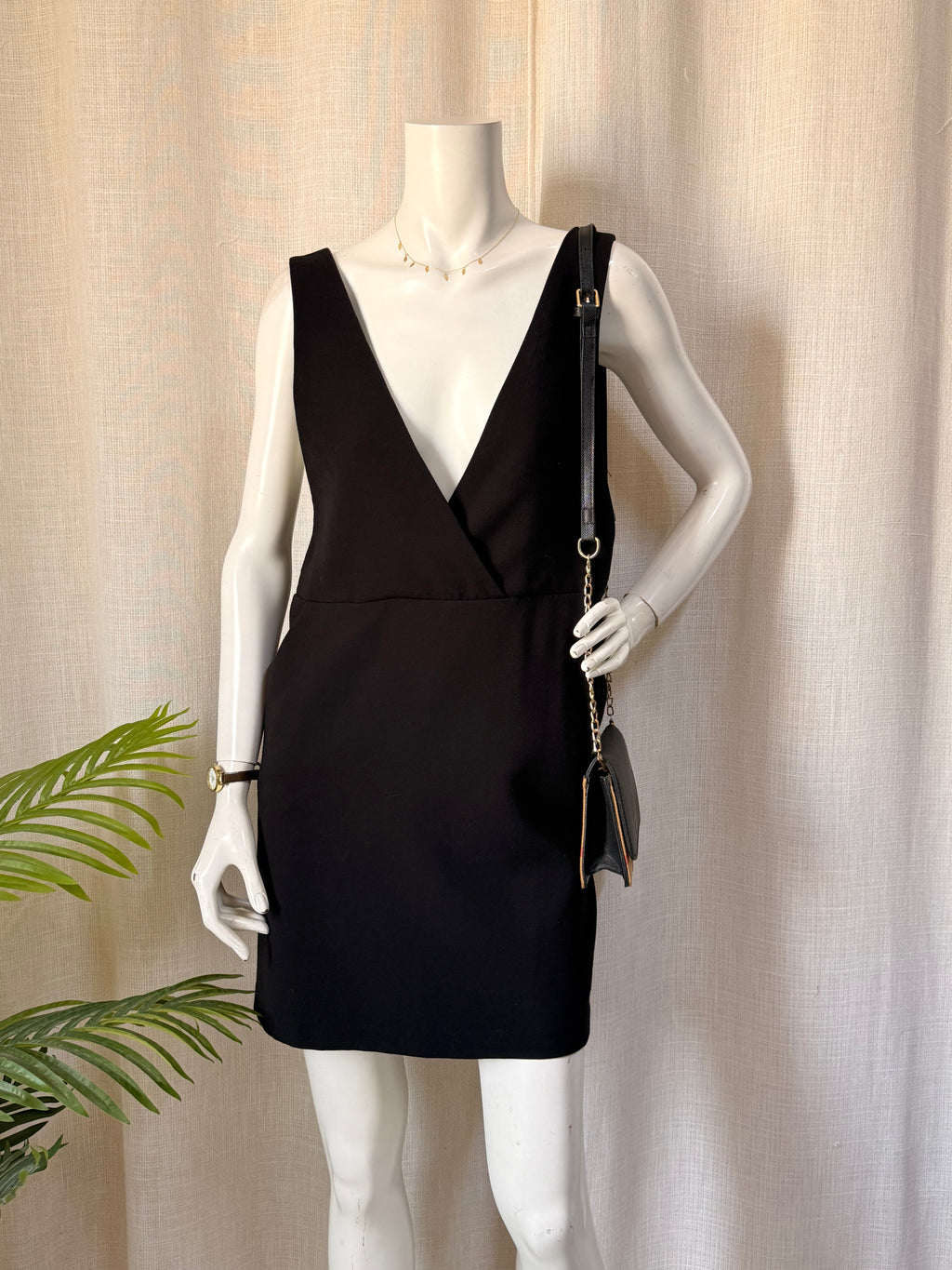 H&M Black V-Neck Sleeveless Wrap Mini Dress – Size US 12 / EUR 42