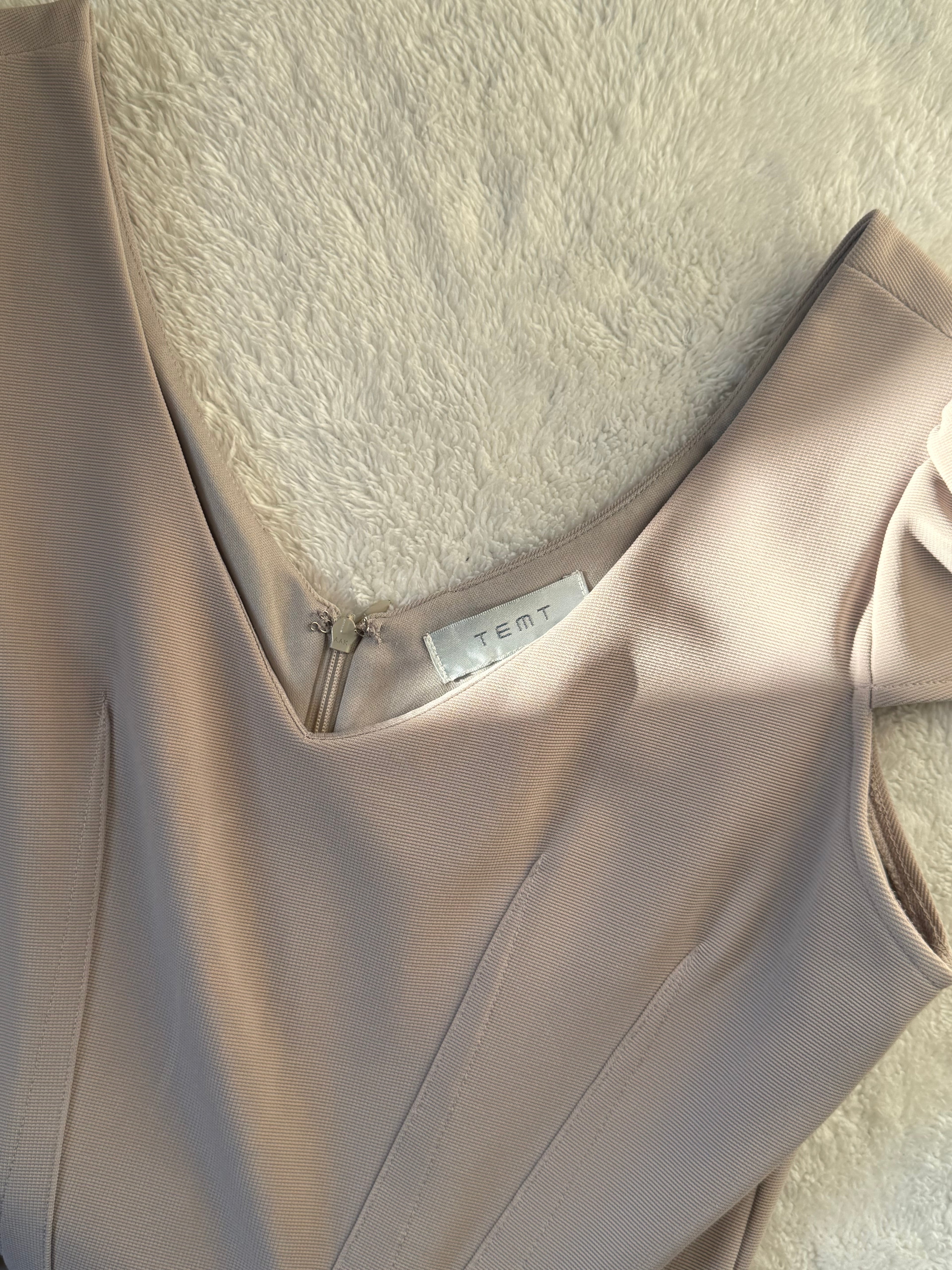 Chic Tempt V-Neck Sheath Dress | LARGE