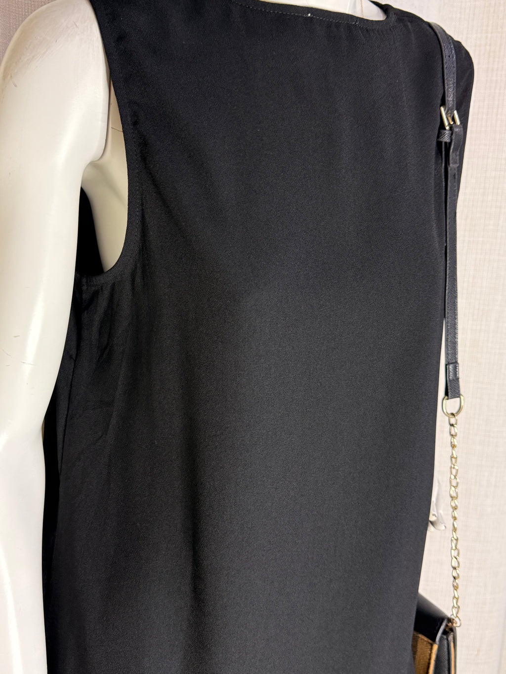ZALORA BASICS Sleeveless Crepe Shift Dress - Classic Black (Size XL)