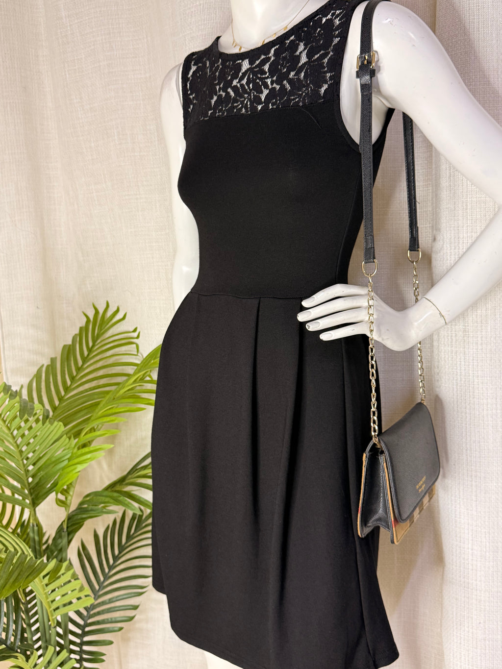 SFERA CASUAL Lace Yoke Pleated A-Line Dress - Classic Black (Size S)