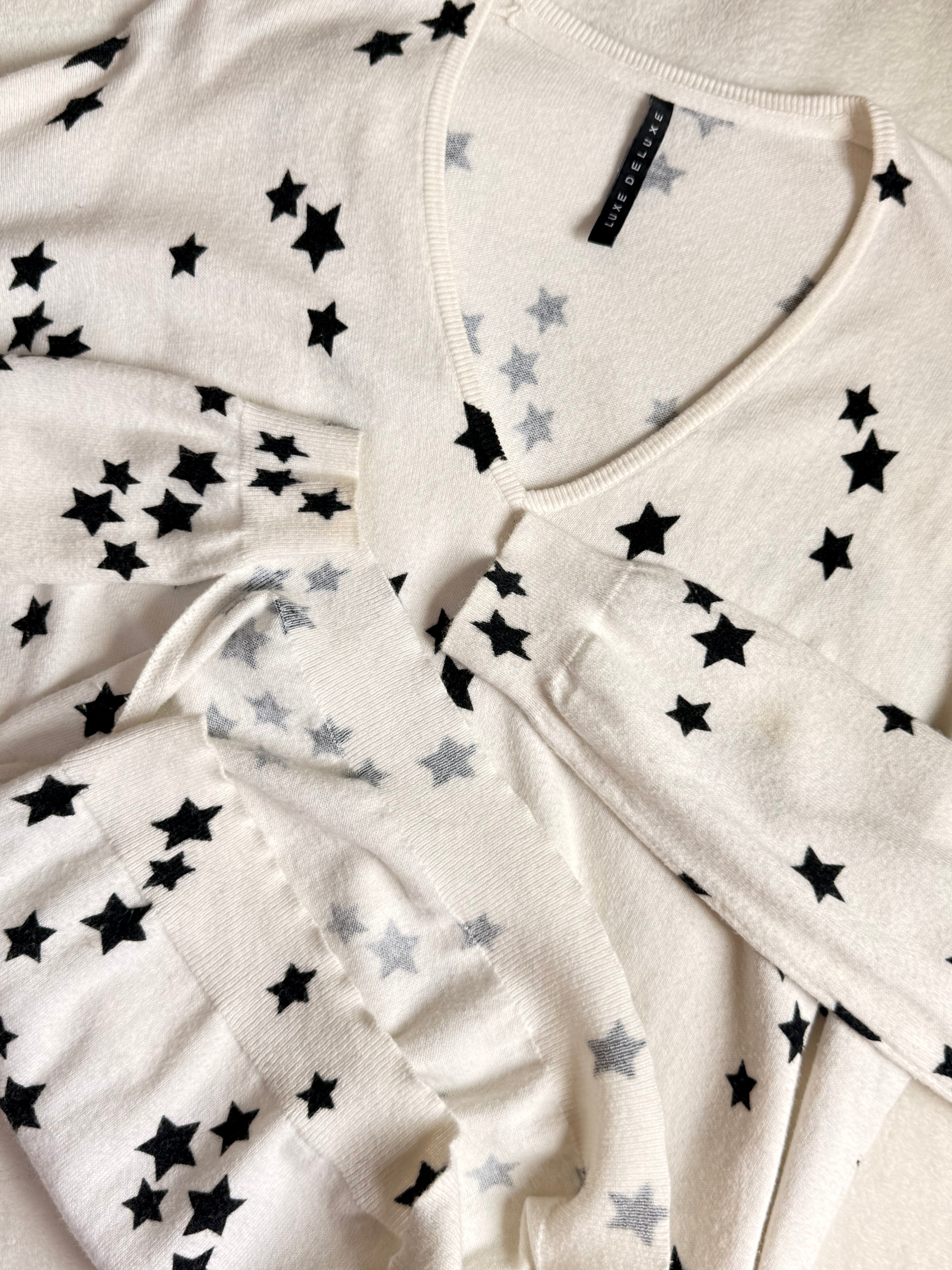 Luxe Deluxe Star Print V-Neck Knit | Medium