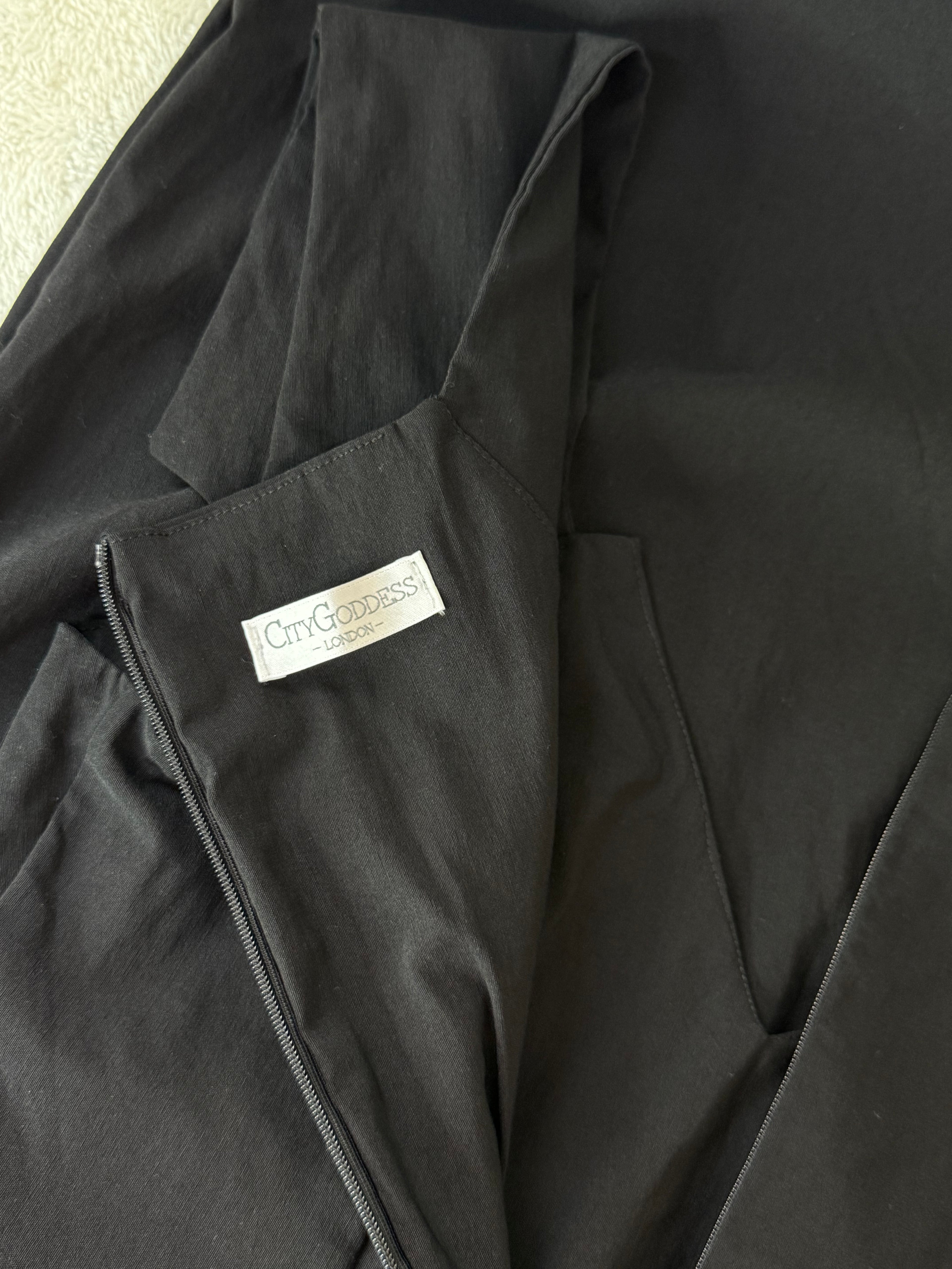 CITY GODDESS LONDON Black Structured V-Neck Pencil Dress | UK 14 (Preloved)