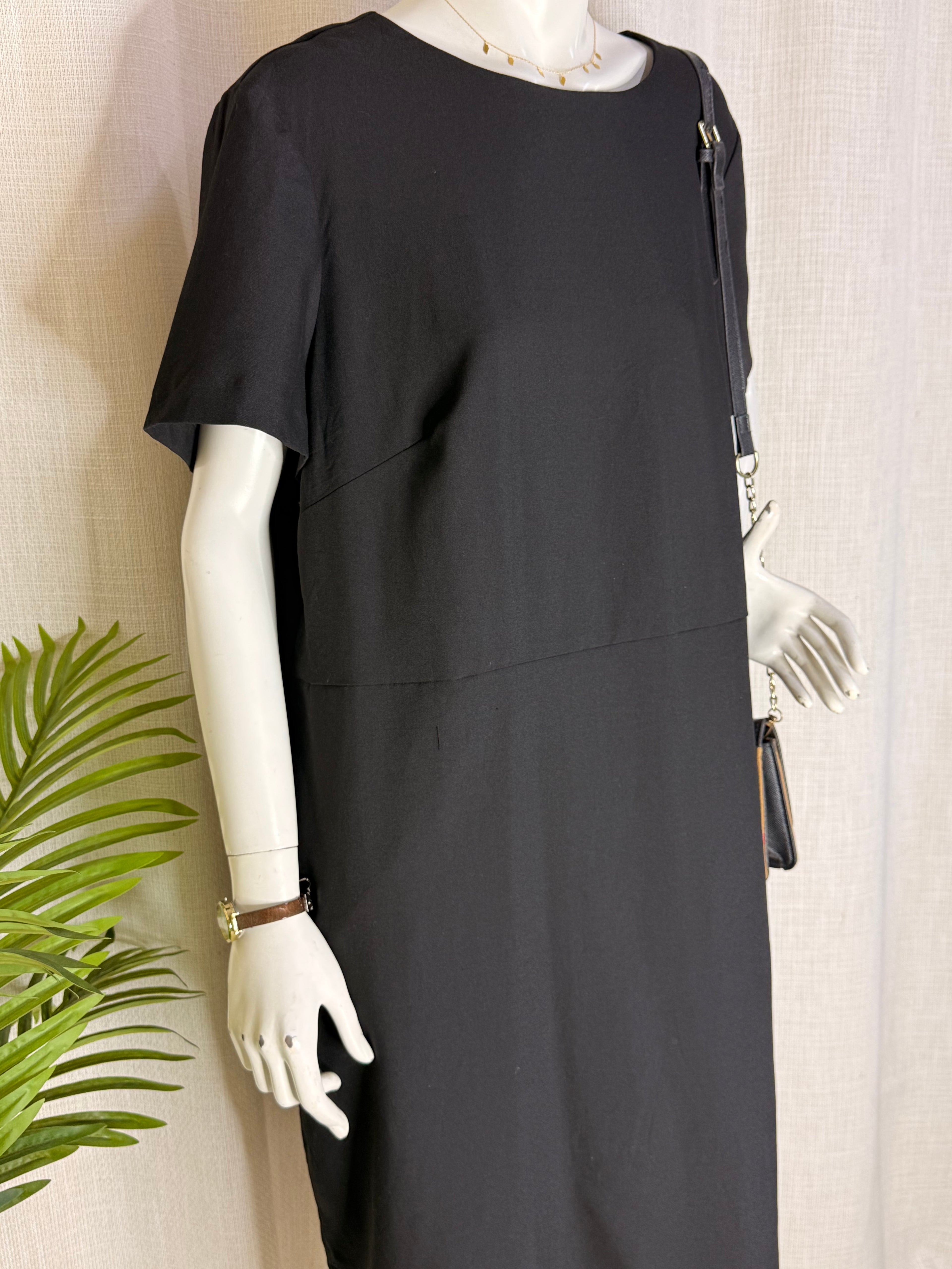 NEXT TAILORING Classic Short-Sleeve Shift Dress - Plus Size Curve (Size UK 22)