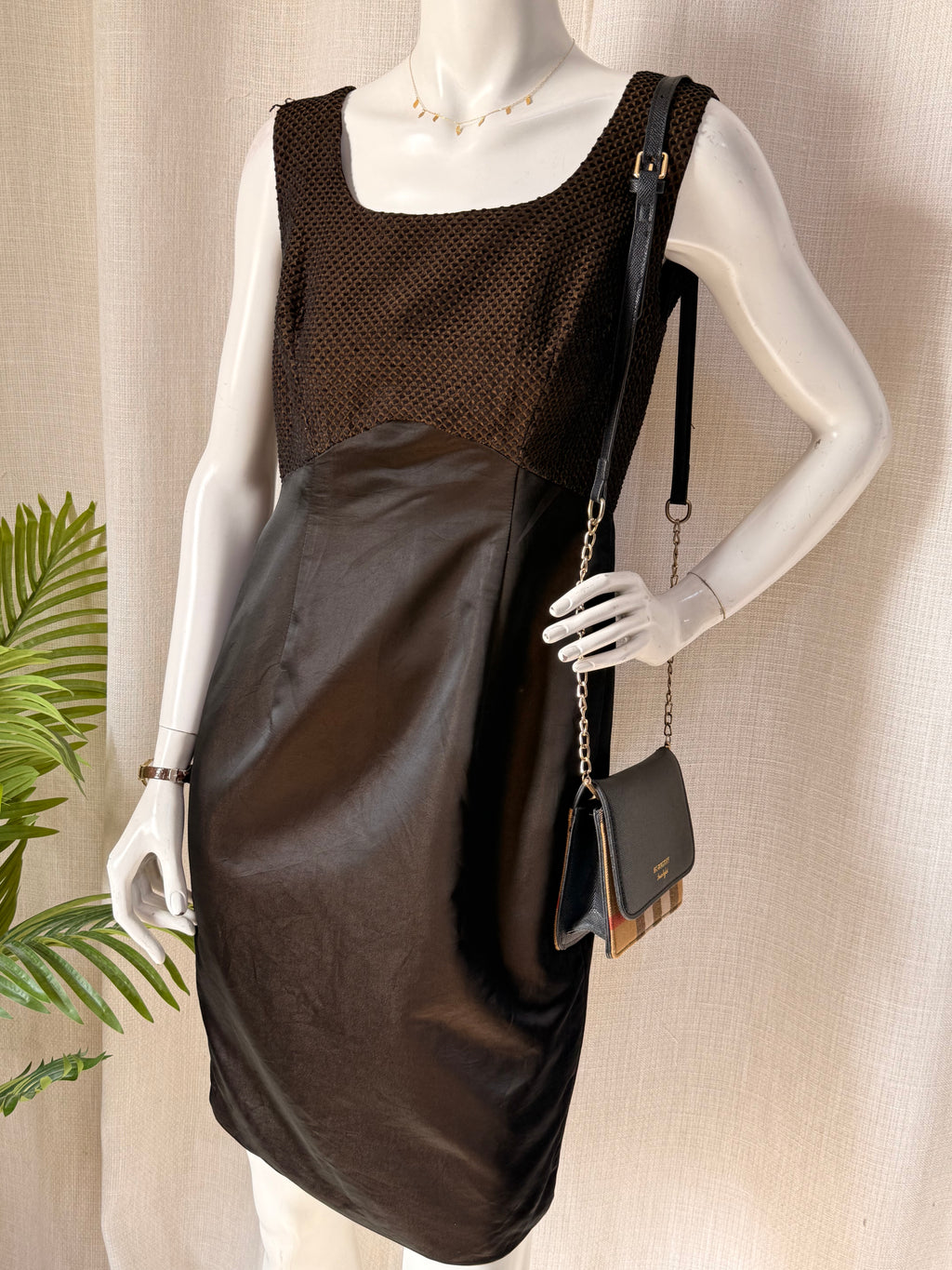 Bronze Gold & Black Two-Tone Textured Sleeath Dress – Size S | Elegant Evening & Party Dress