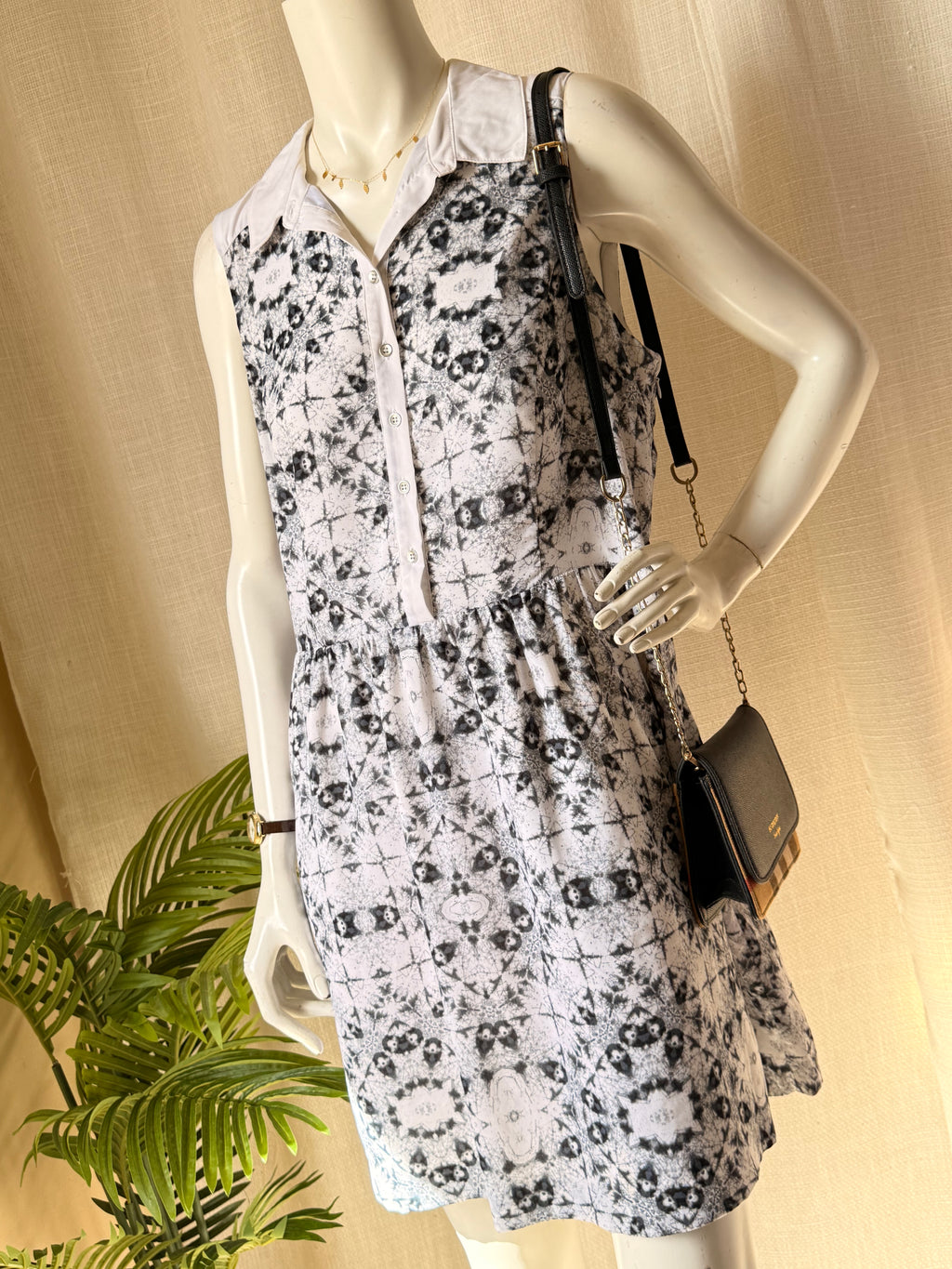 Kensie Monochrome Kaleidoscope Print Sleeveless Shirtdress - Size Large - Collared Mini