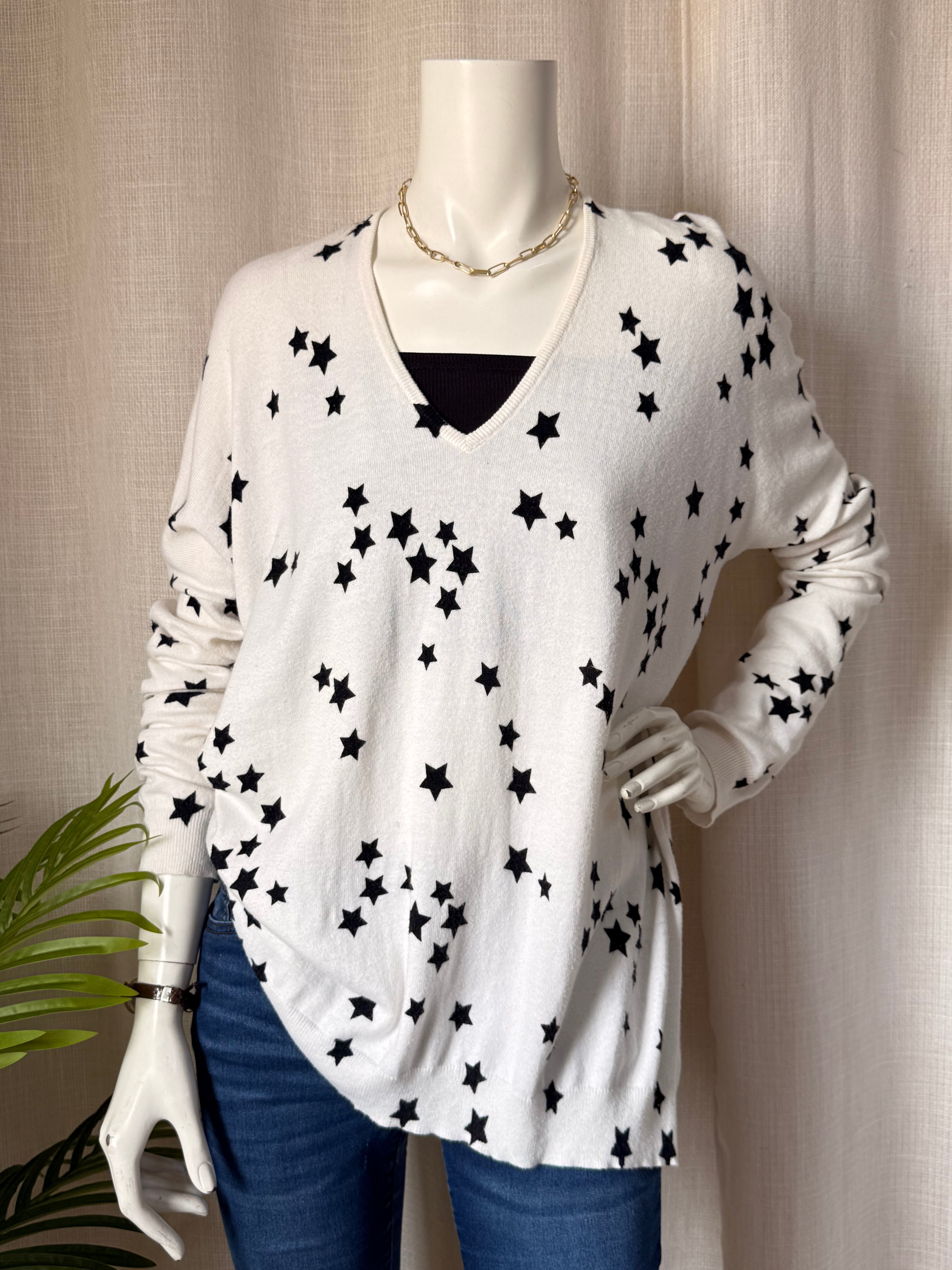 Luxe Deluxe Star Print V-Neck Knit | Medium