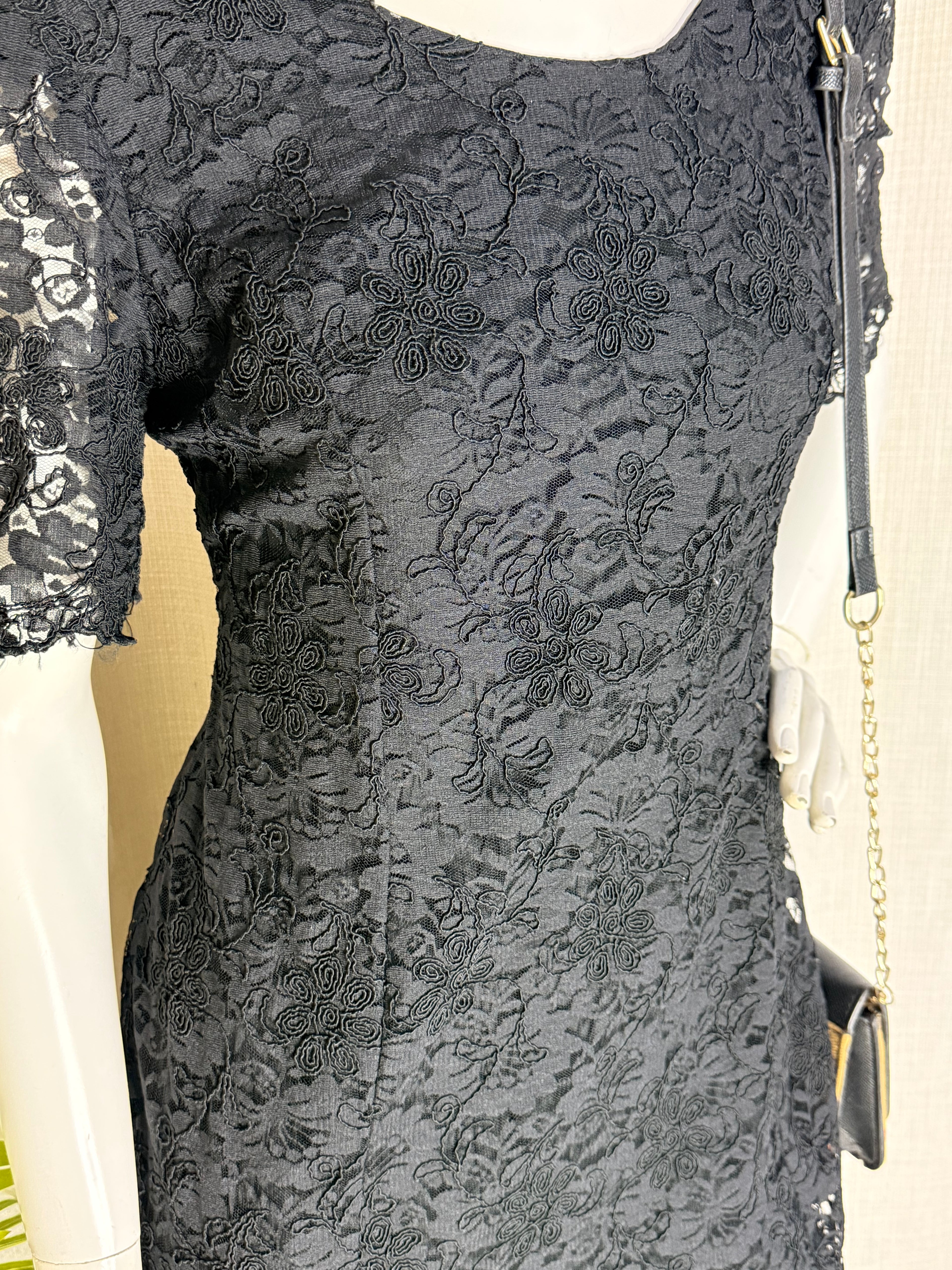 Elegant Black Floral Lace Short Sleeve Sheath Dress (Good Condition)