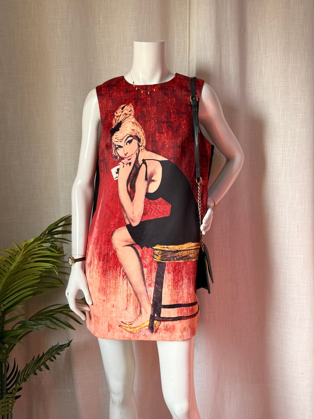 Vintage Style Red Graphic Shift Mini Dress – Statement Lady Print | Sleeveless Dress XL