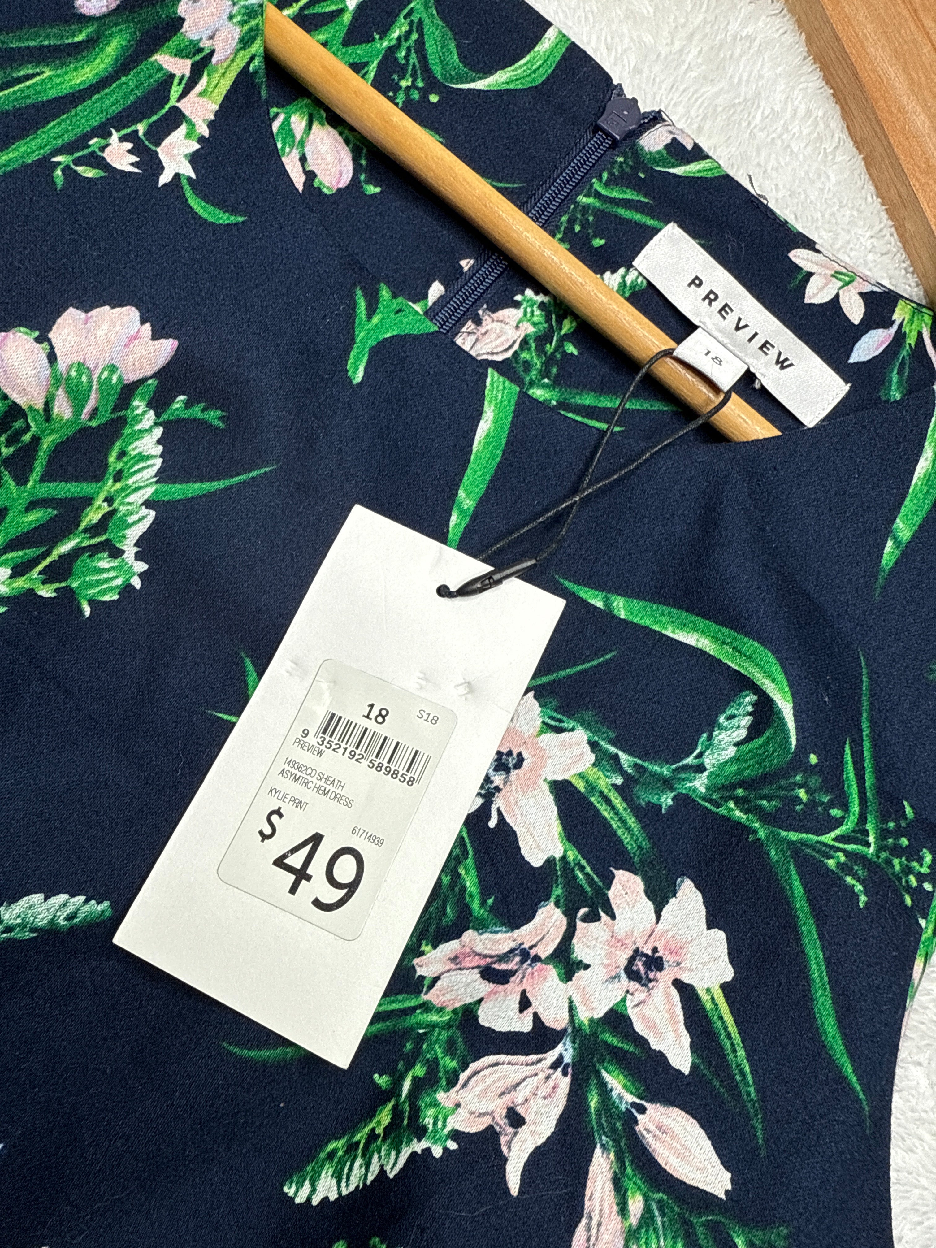 Chic Navy Floral Sleeveless Dress with Belt