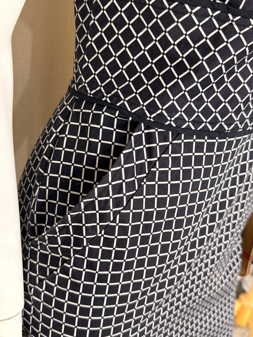 Events Black & White Grid Check Sleeveless Shift Dress – Size 8 | Small