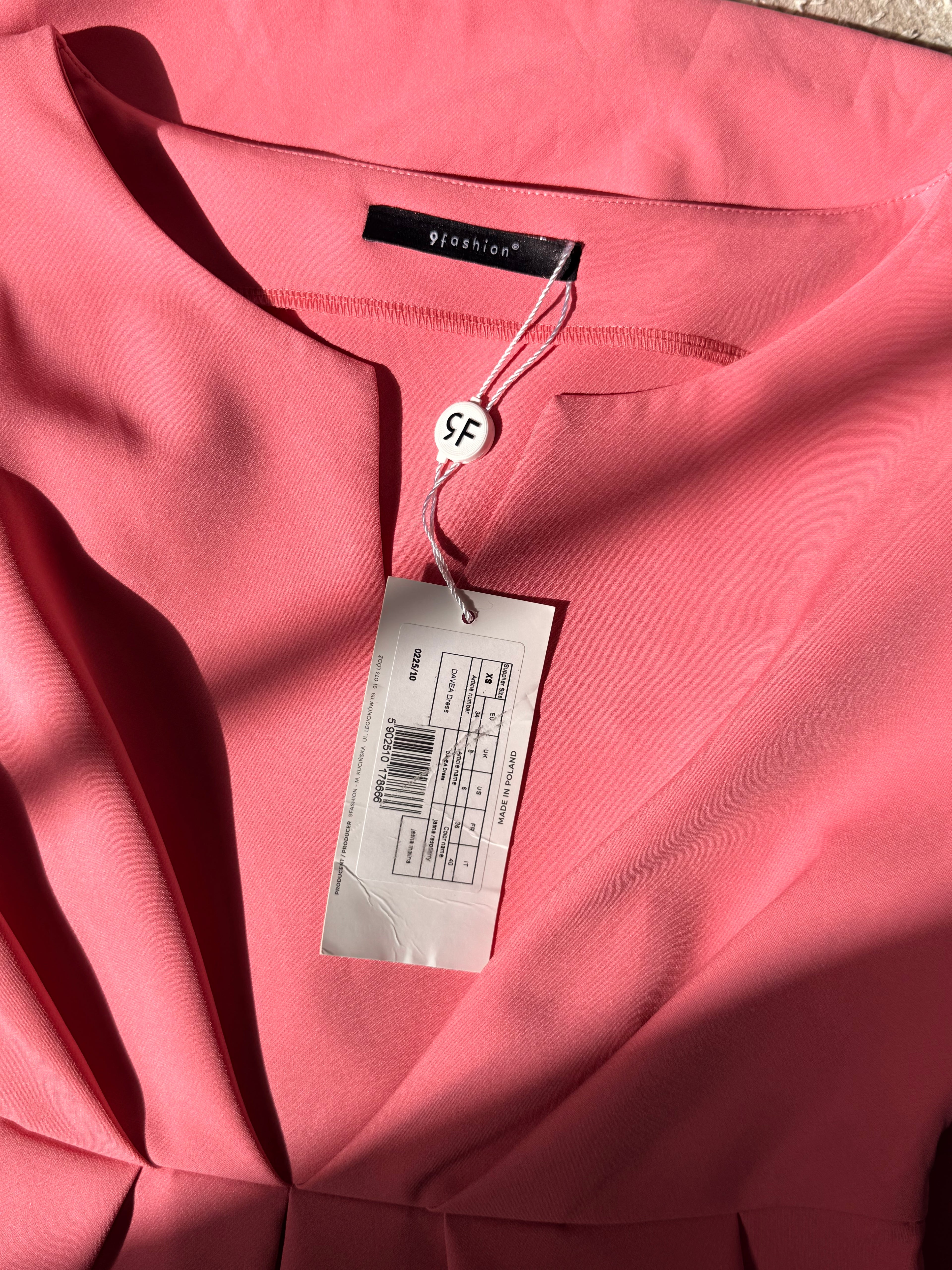 فستان توليب مطوي باللون الوردي من 9FASHION - مقاس S/M - صنع في بولندا بوتيك - مع ملصق