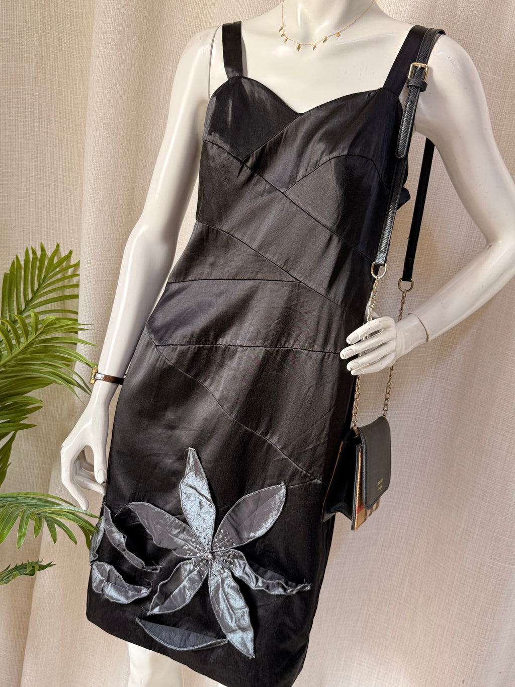 Vele Black Satin Floral Appliqué Cocktail Dress – Size 44 | Elegant Evening Party Dress