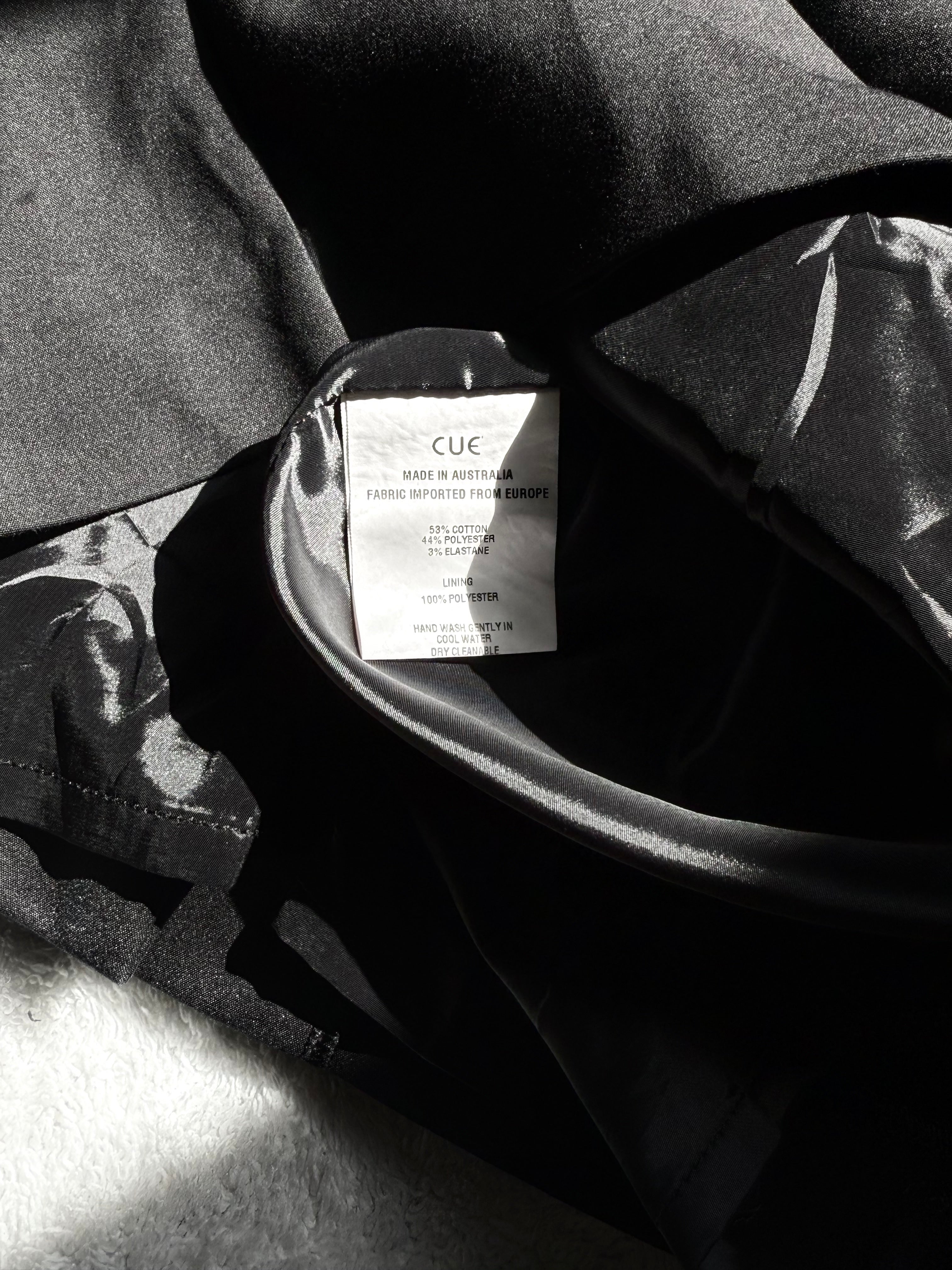 🖤 Sophisticated Style: CUE Australia Preloved Sheath Dress