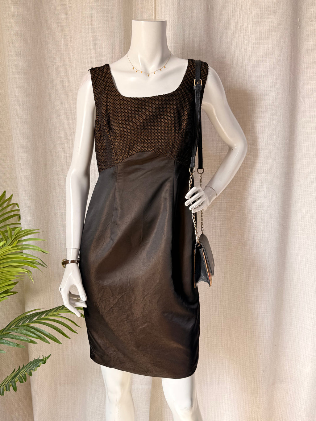 Bronze Gold & Black Two-Tone Textured Sleeath Dress – Size S | Elegant Evening & Party Dress