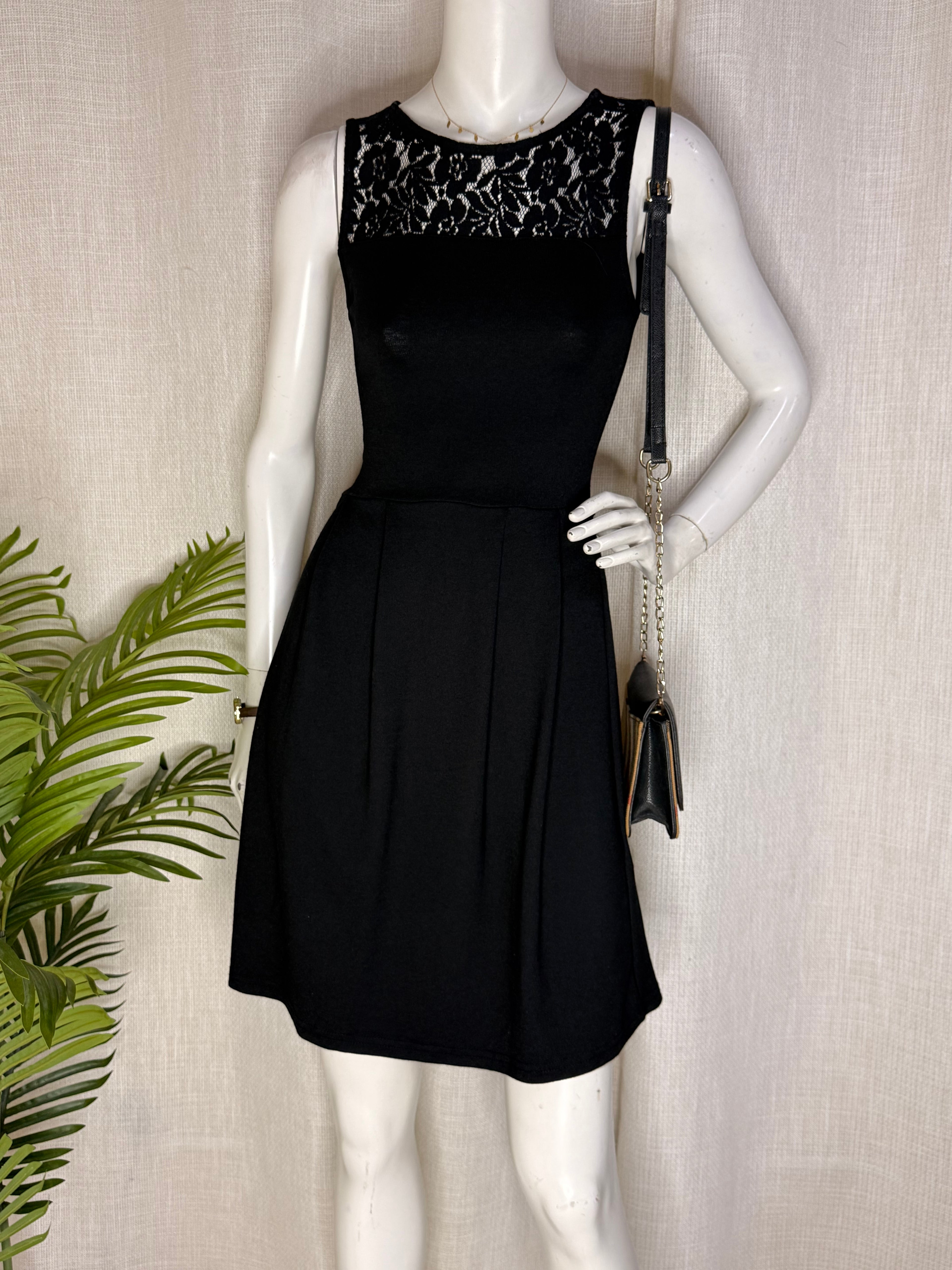 SFERA CASUAL Lace Yoke Pleated A-Line Dress - Classic Black (Size S)