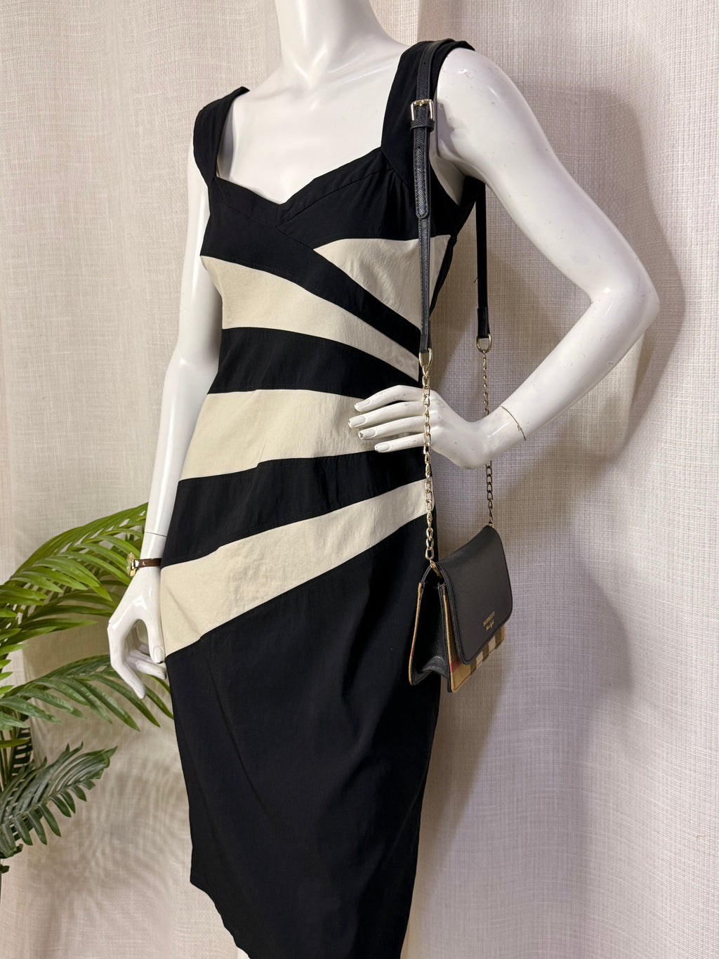 Star by Julien Macdonald Black & Cream Chevron Panel Midi Dress - Size UK 12 - Medium