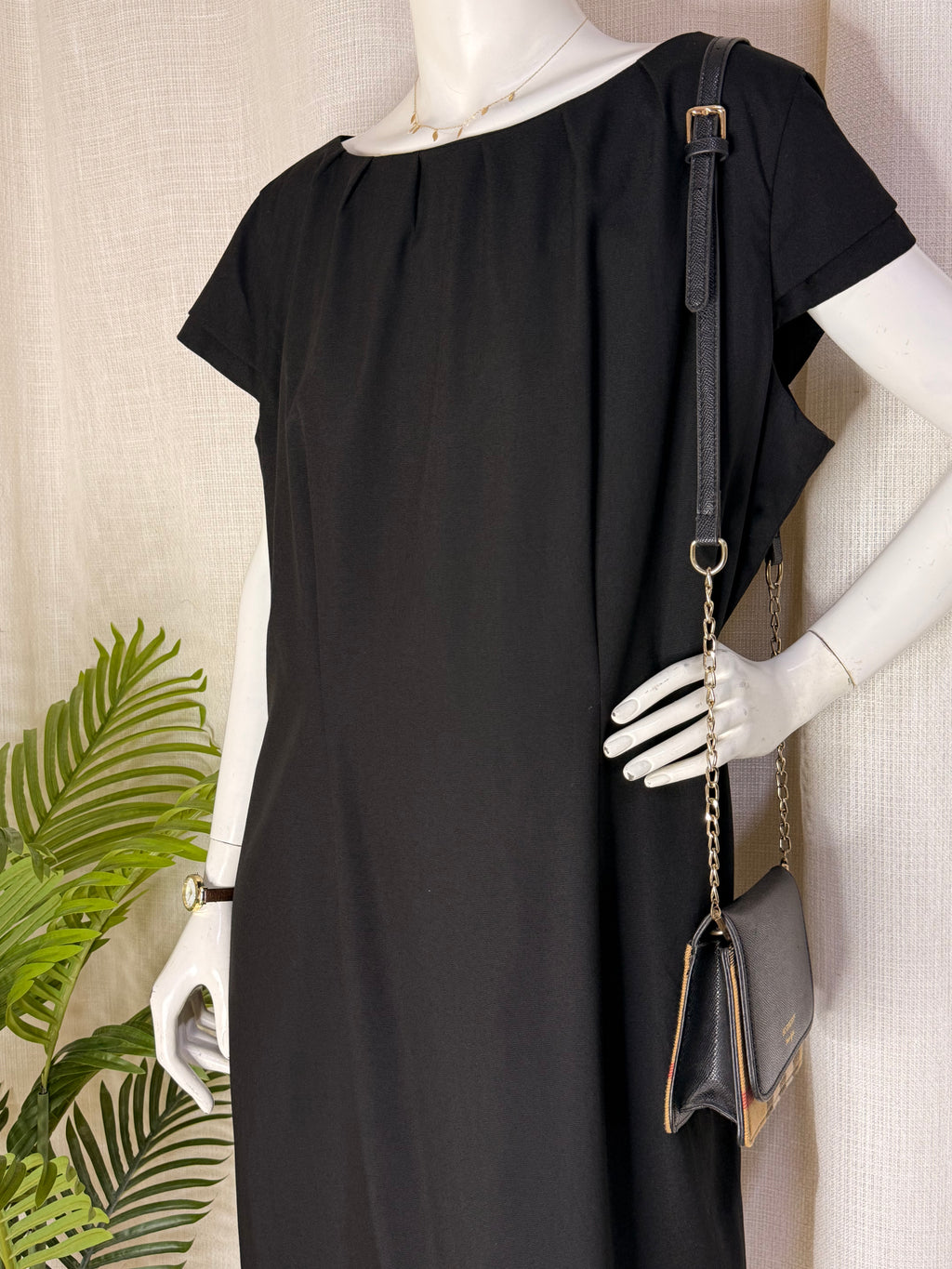 Birchett Workwear Uniform Group Black Pleated Shift Dress – Plus Size (Good Condition)