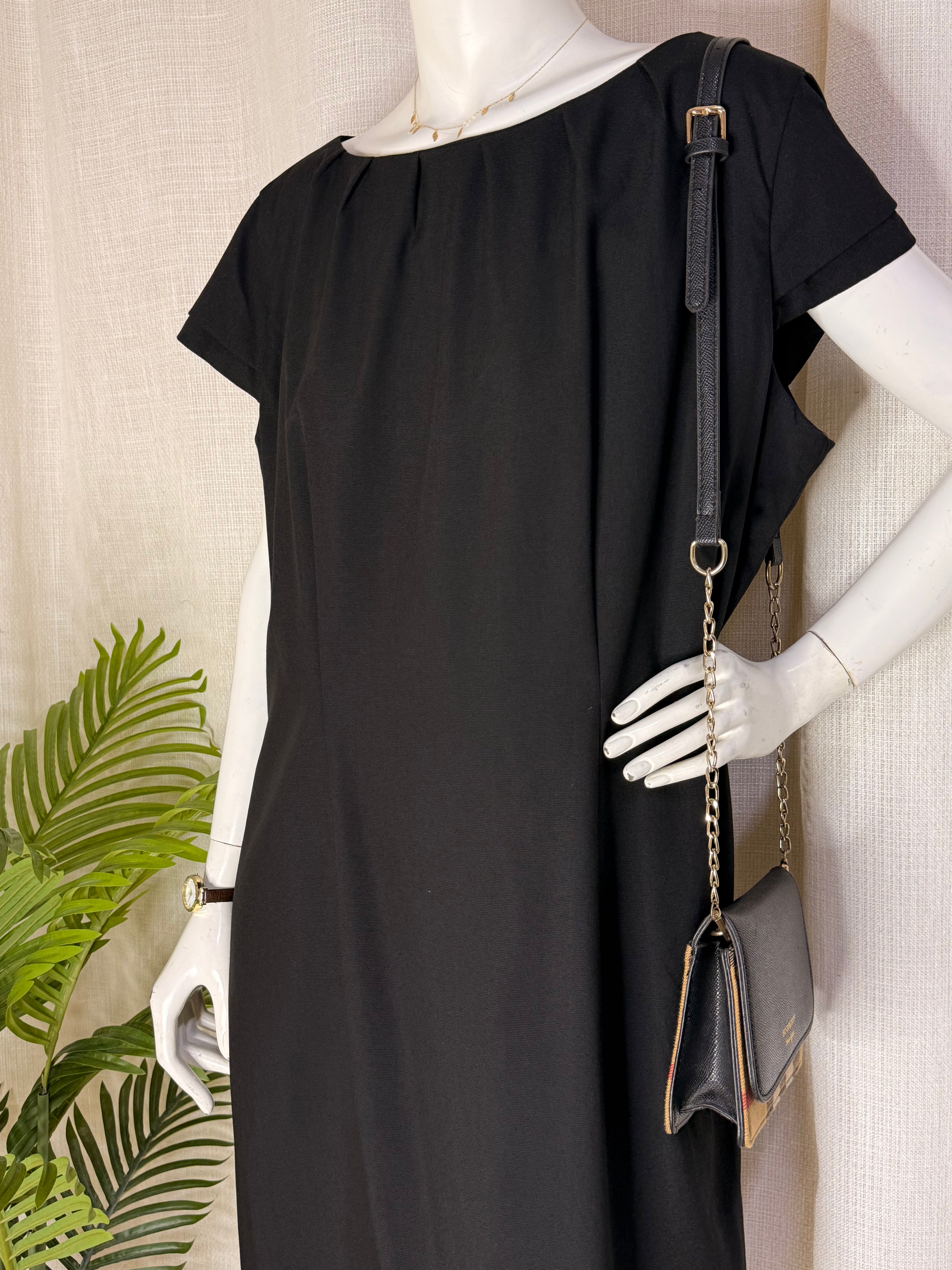 Birchett Workwear Uniform Group Black Pleated Shift Dress – Plus Size (Good Condition)