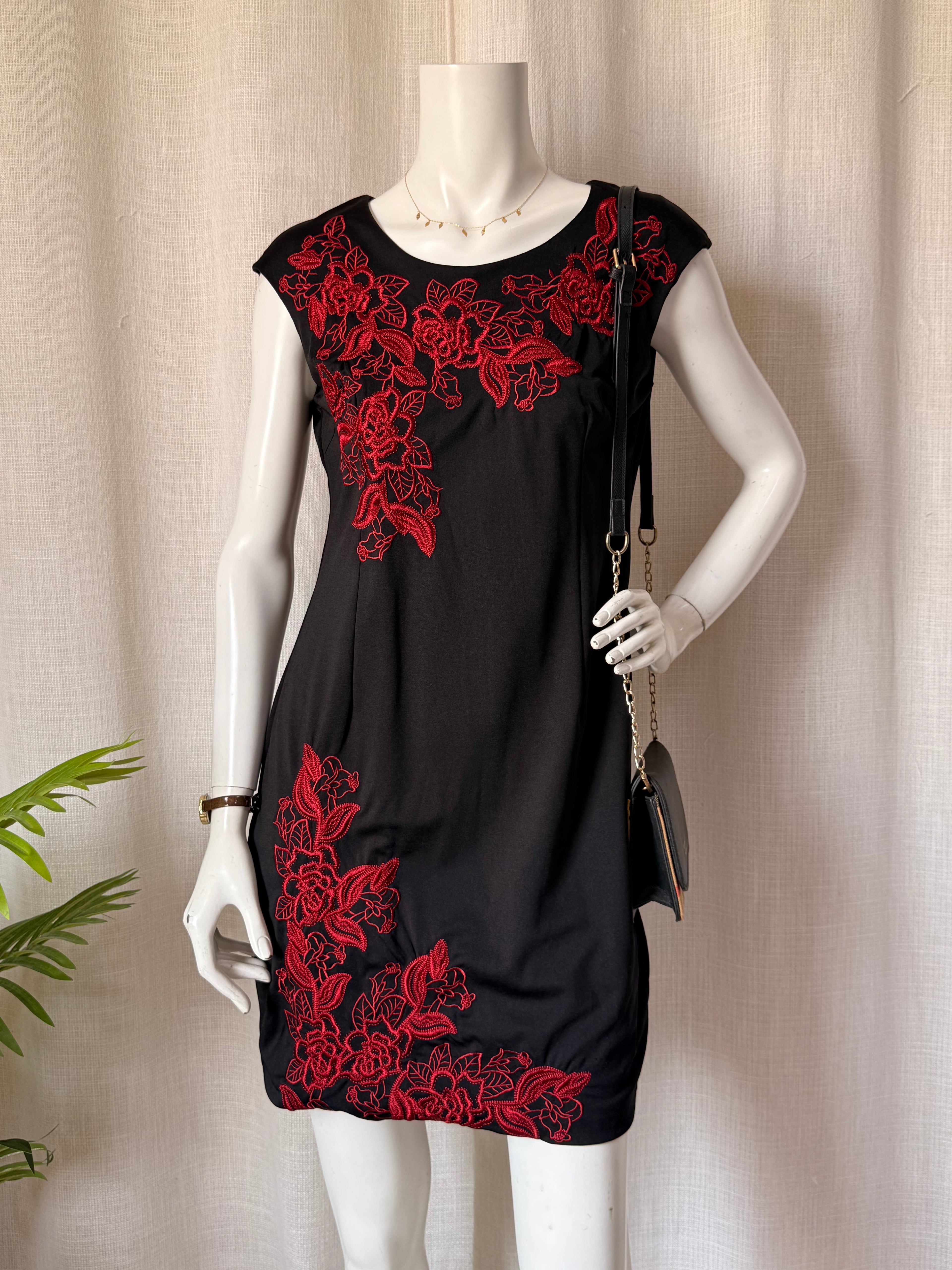 BBTT Wujiavouyi Black Floral Embroidered Dress | Red Rose Shift Mini | Bust 38