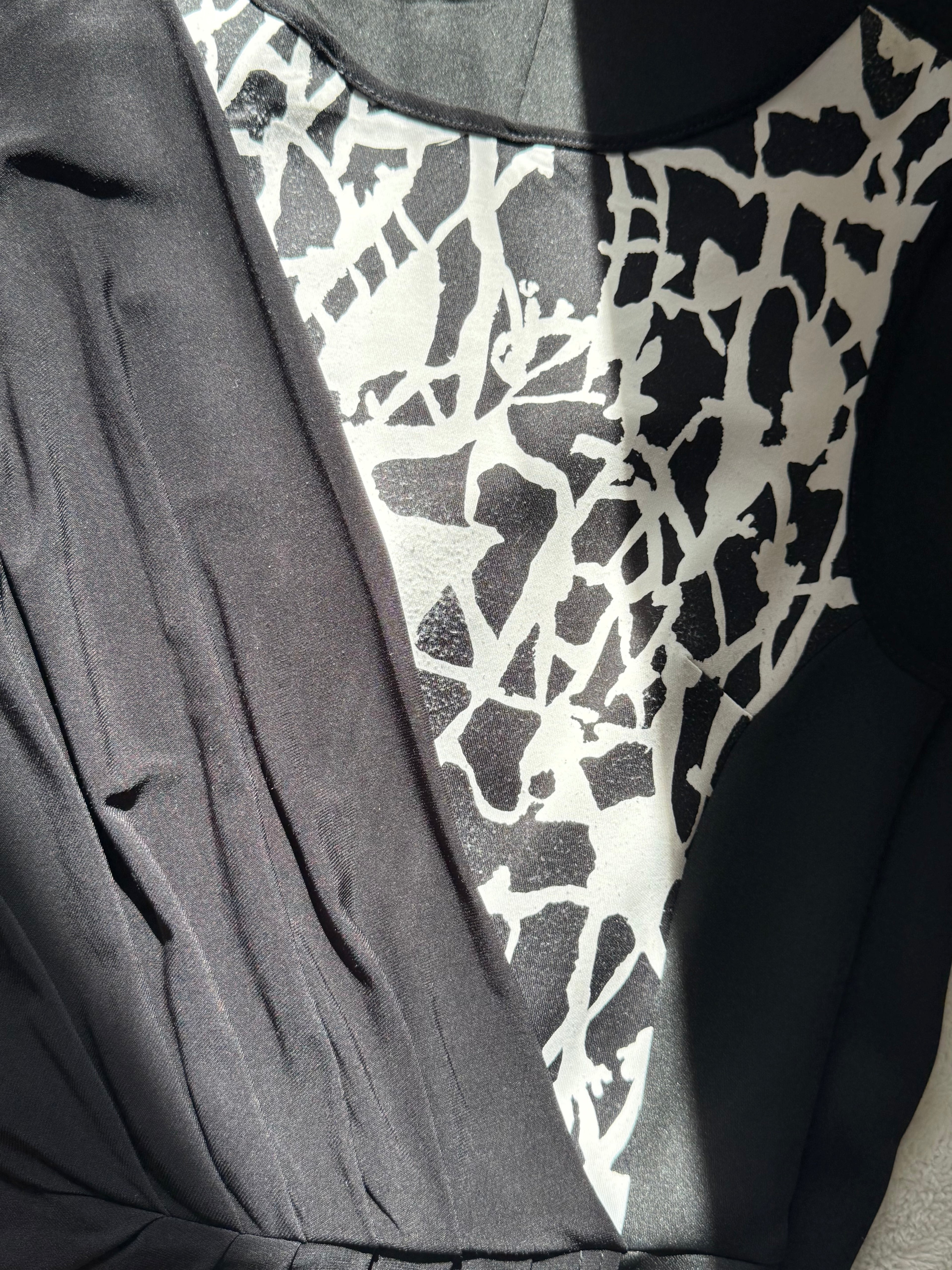 Sleek LIPSY LONDON Black & White Bodycon Dress - Preloved UK 10