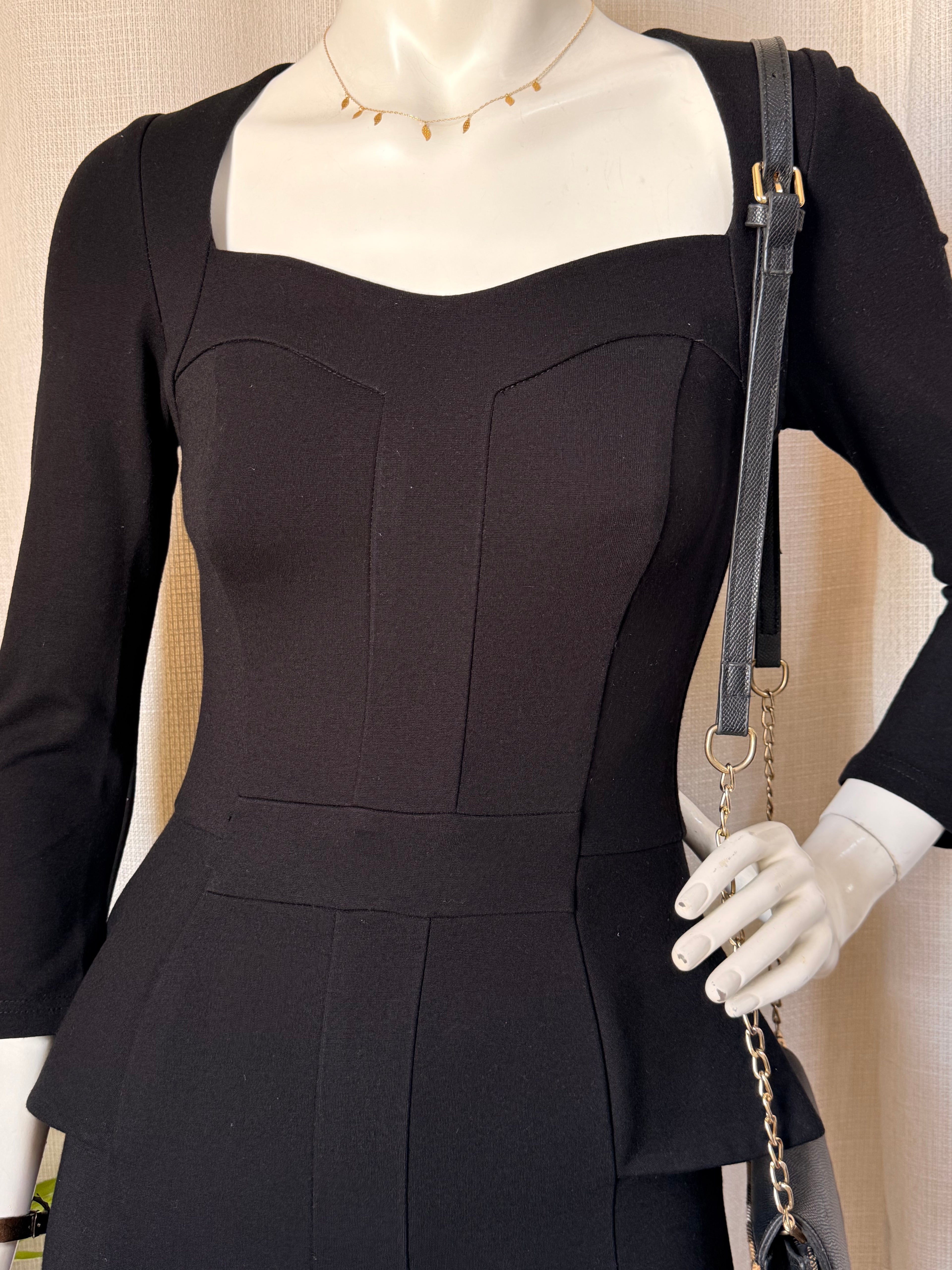 Cue Australia Black Long-Sleeve Dress (AU 6 / 2XS)