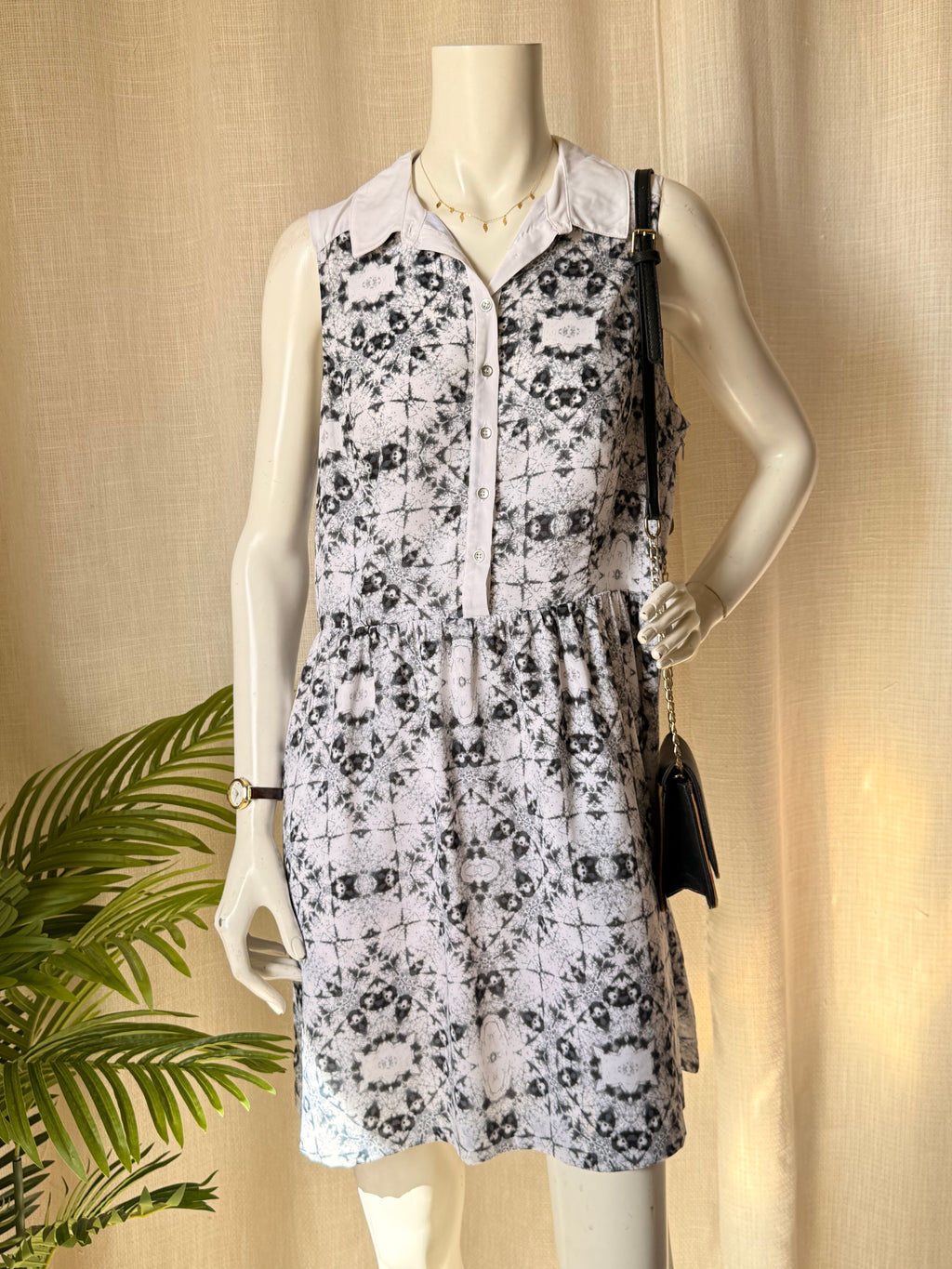 Kensie Monochrome Kaleidoscope Print Sleeveless Shirtdress - Size Large - Collared Mini